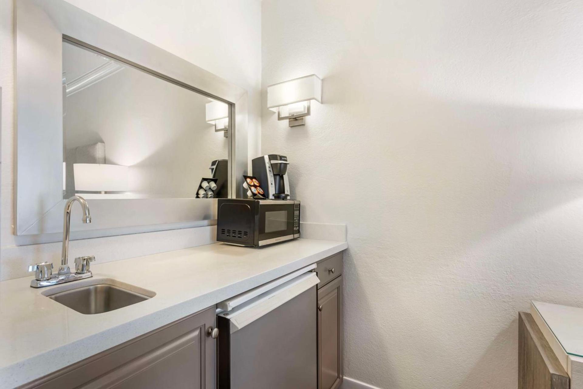 Best Western Plus Novato Oaks Inn photo 23