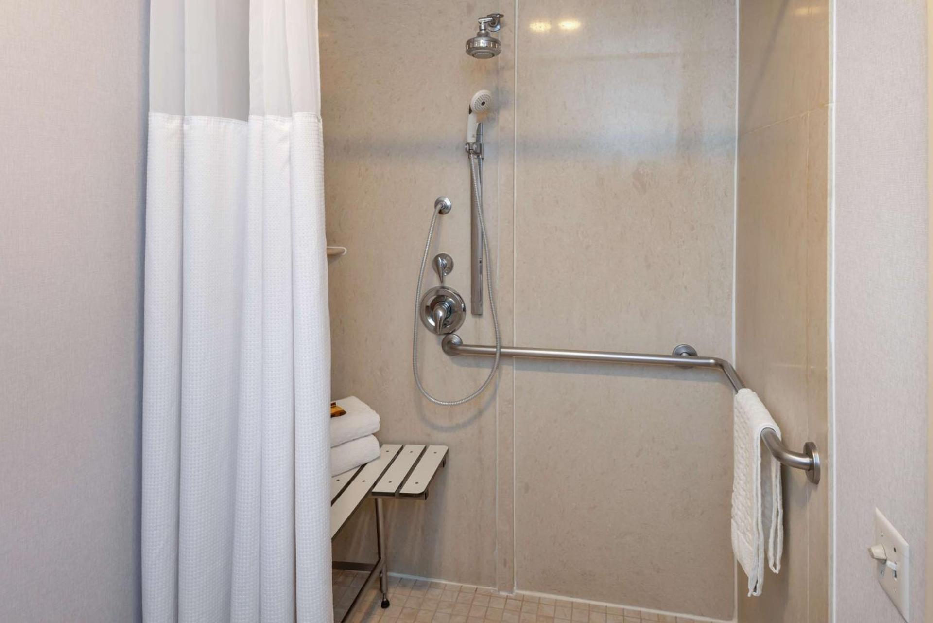 Best Western Plus Novato Oaks Inn photo 29