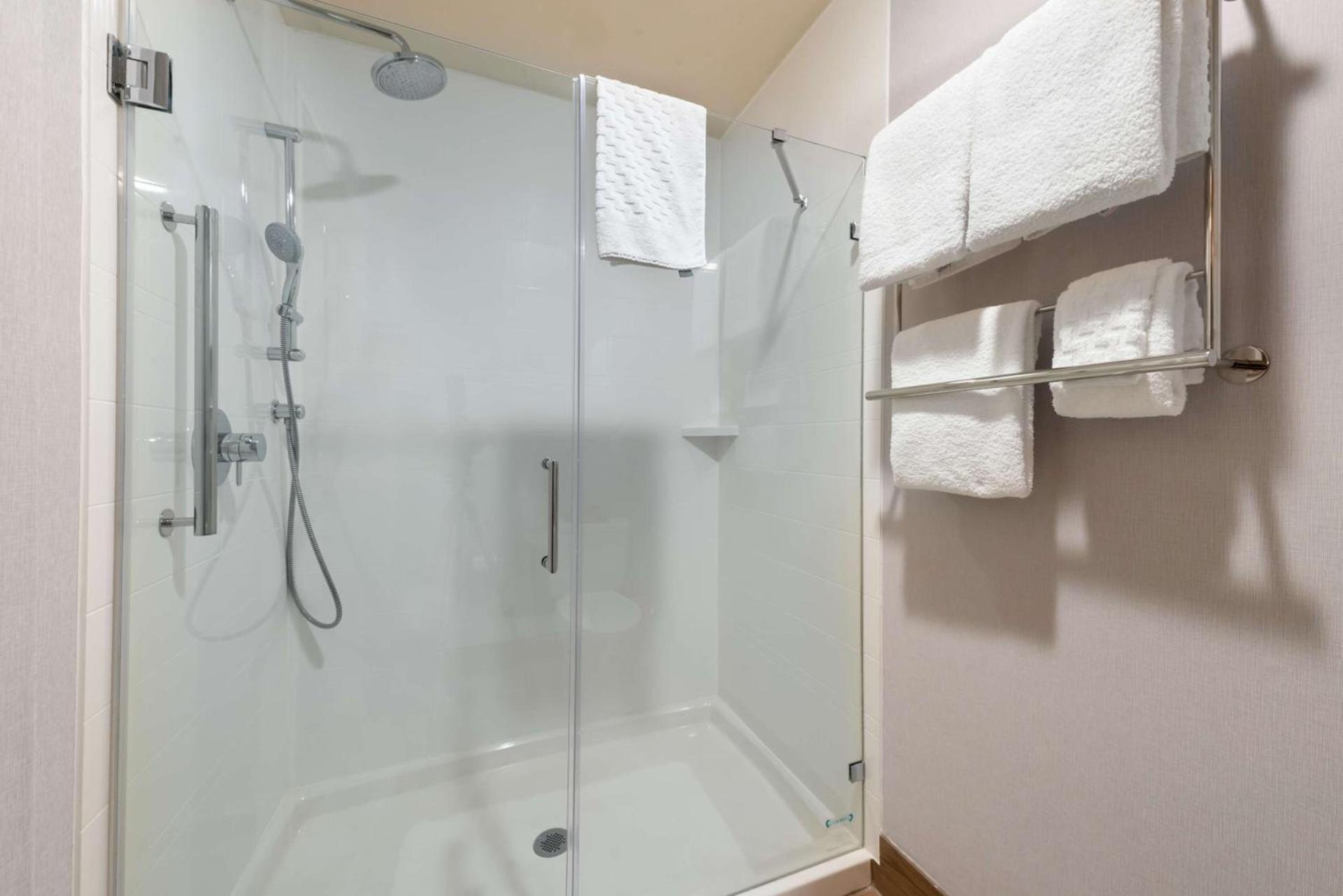 Best Western Plus Novato Oaks Inn photo 30