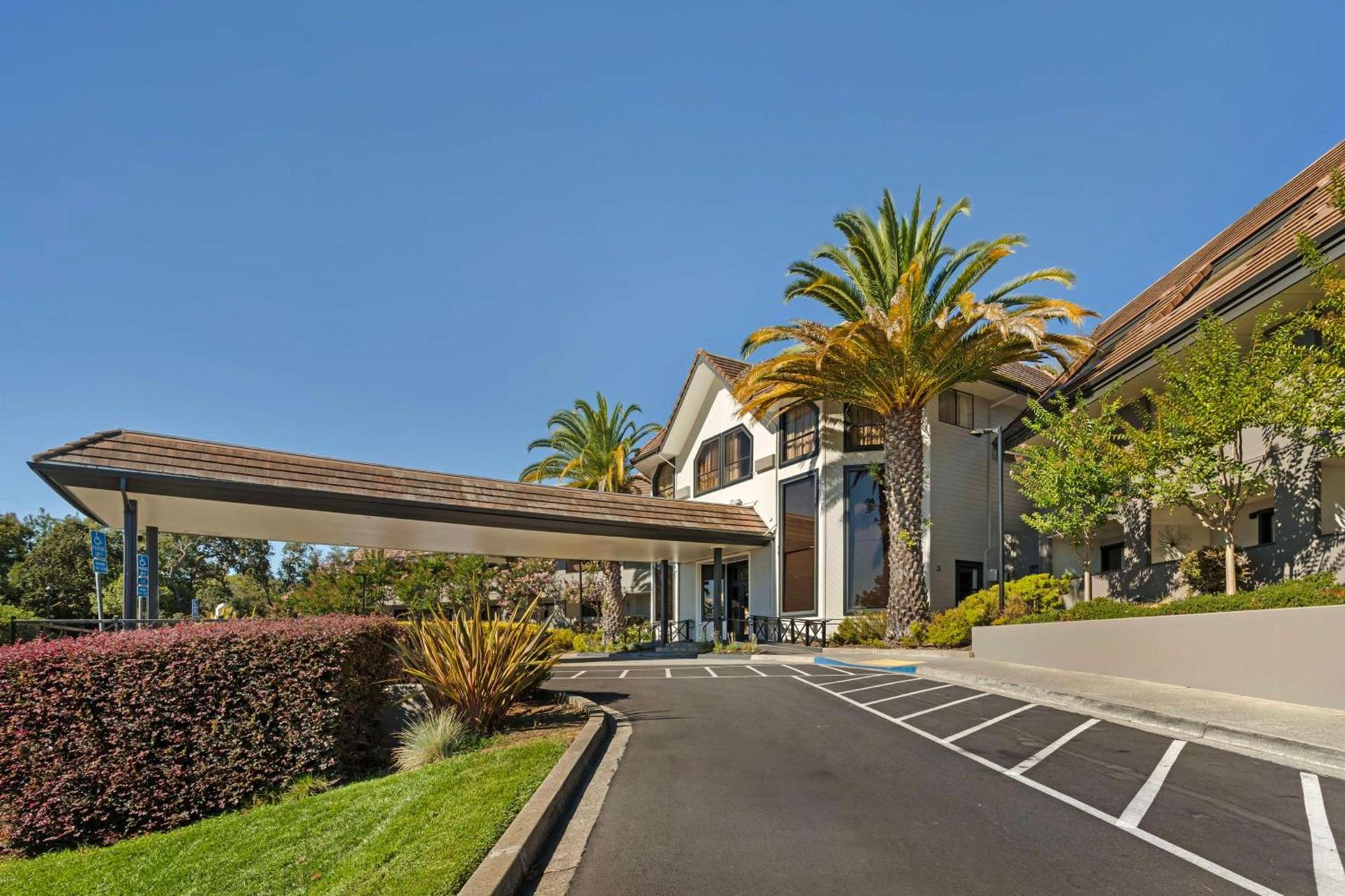 Best Western Plus Novato Oaks Inn photo 31