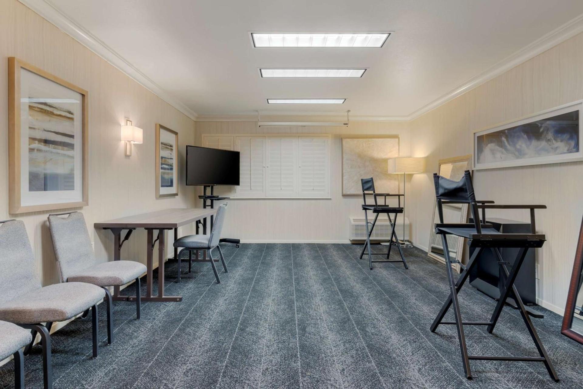 Best Western Plus Novato Oaks Inn photo 36