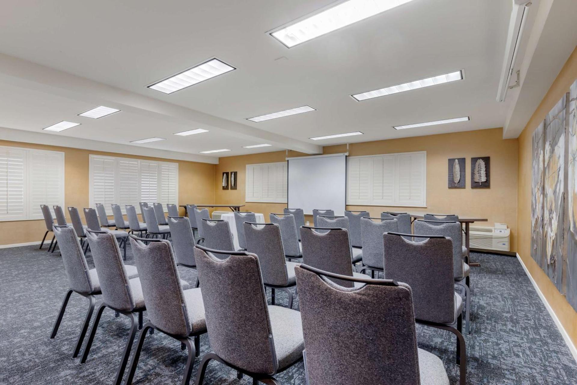 Best Western Plus Novato Oaks Inn photo 37
