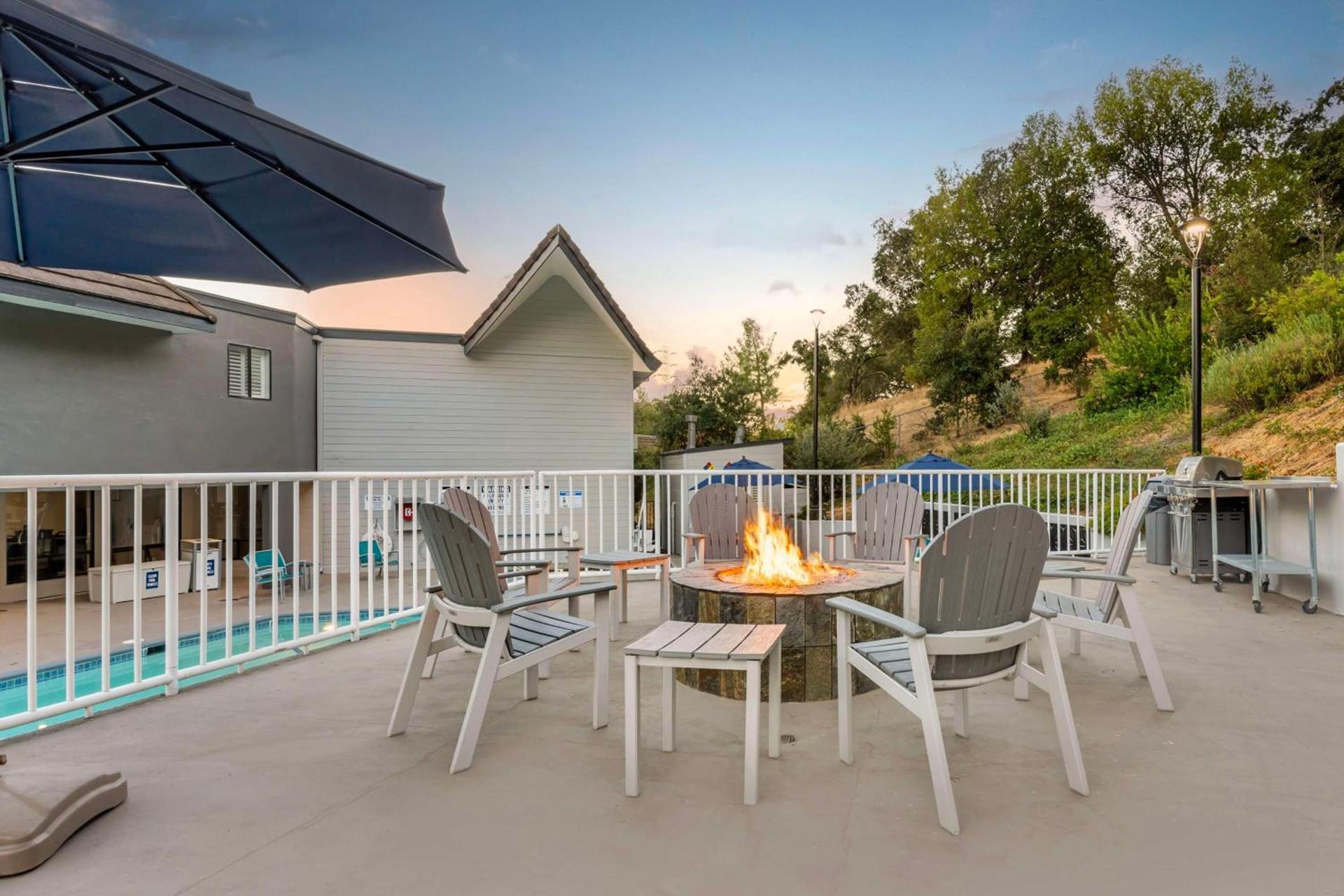 Best Western Plus Novato Oaks Inn photo 43