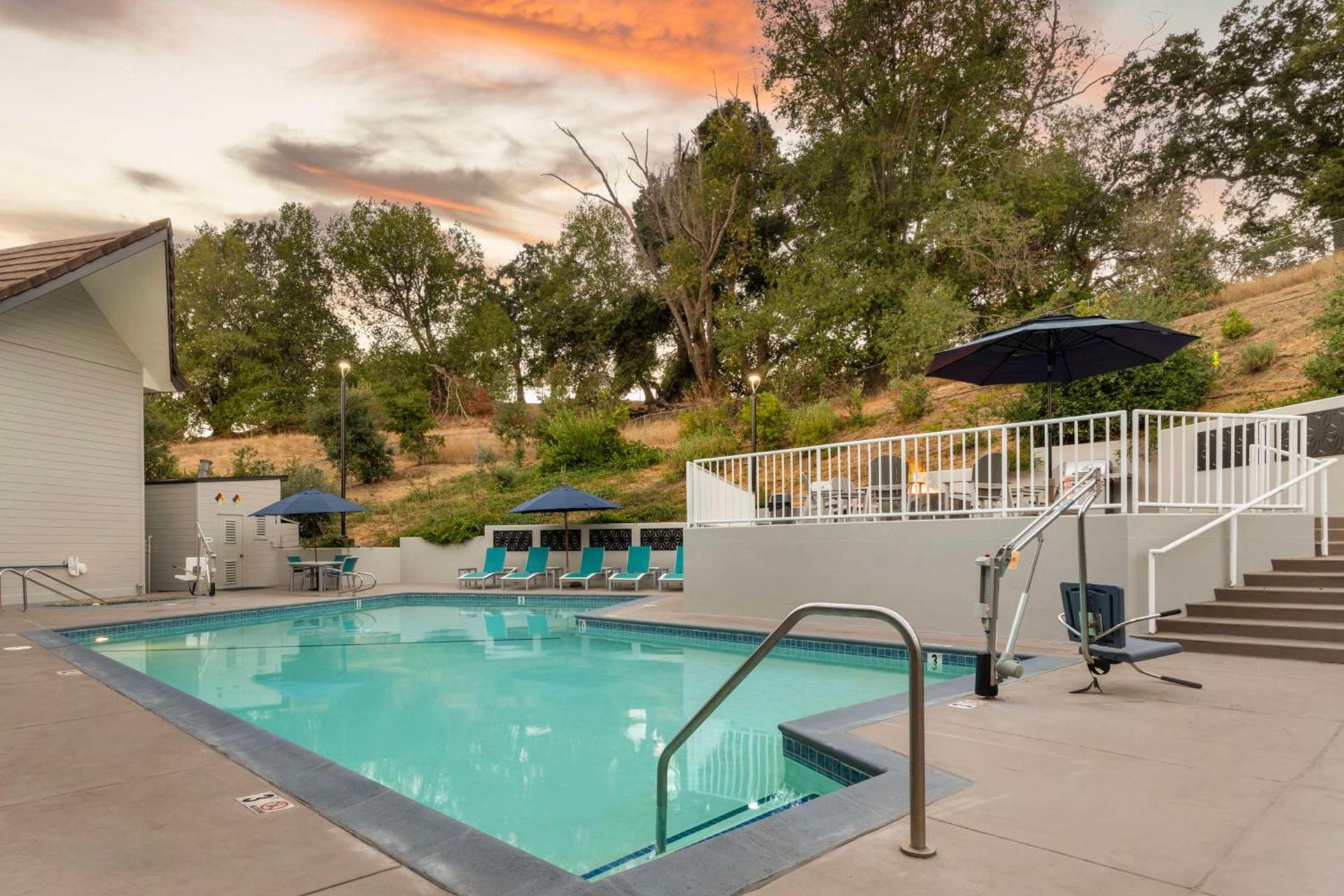 Best Western Plus Novato Oaks Inn photo 46