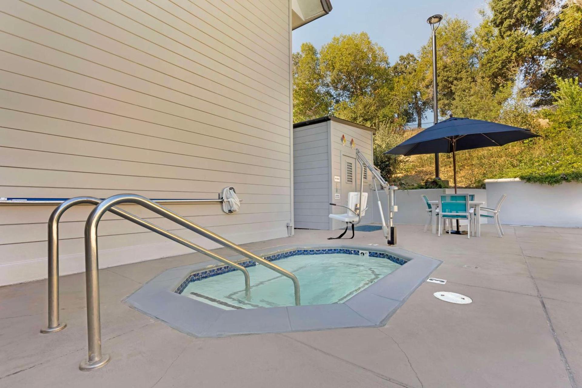 Best Western Plus Novato Oaks Inn photo 50