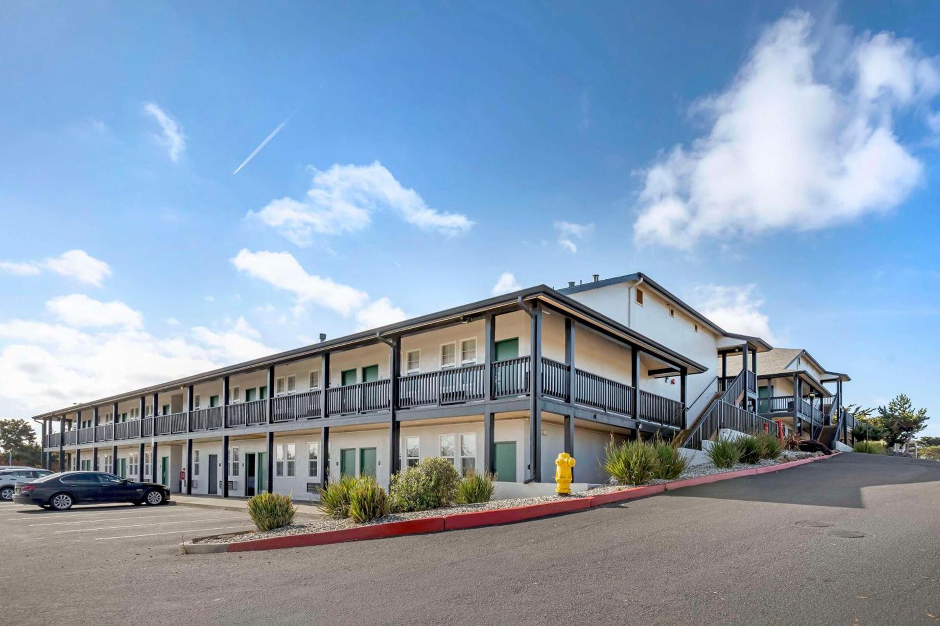 Best Western Marina State Beach — hotel in Marina