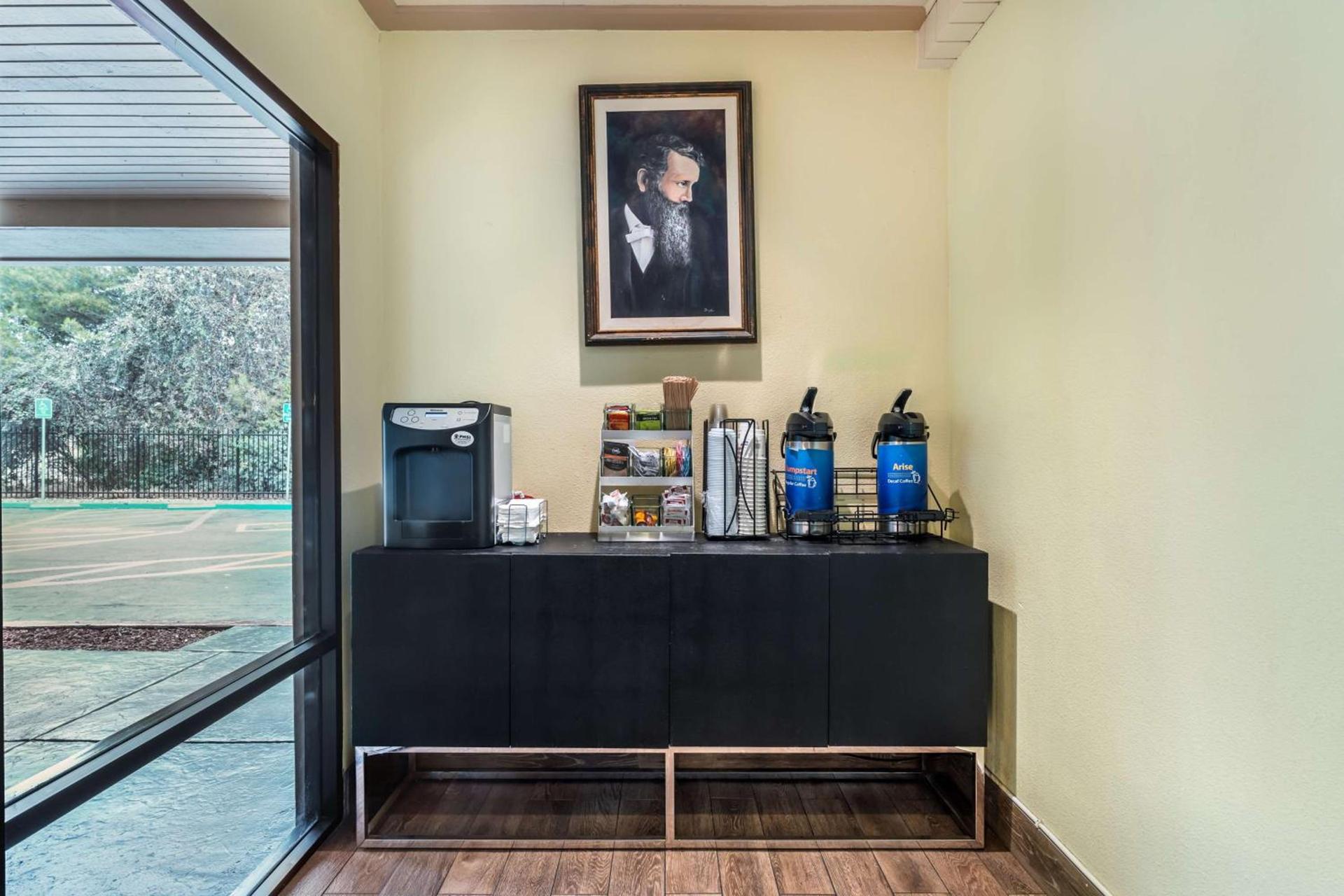 Best Western John Muir Inn photo 45