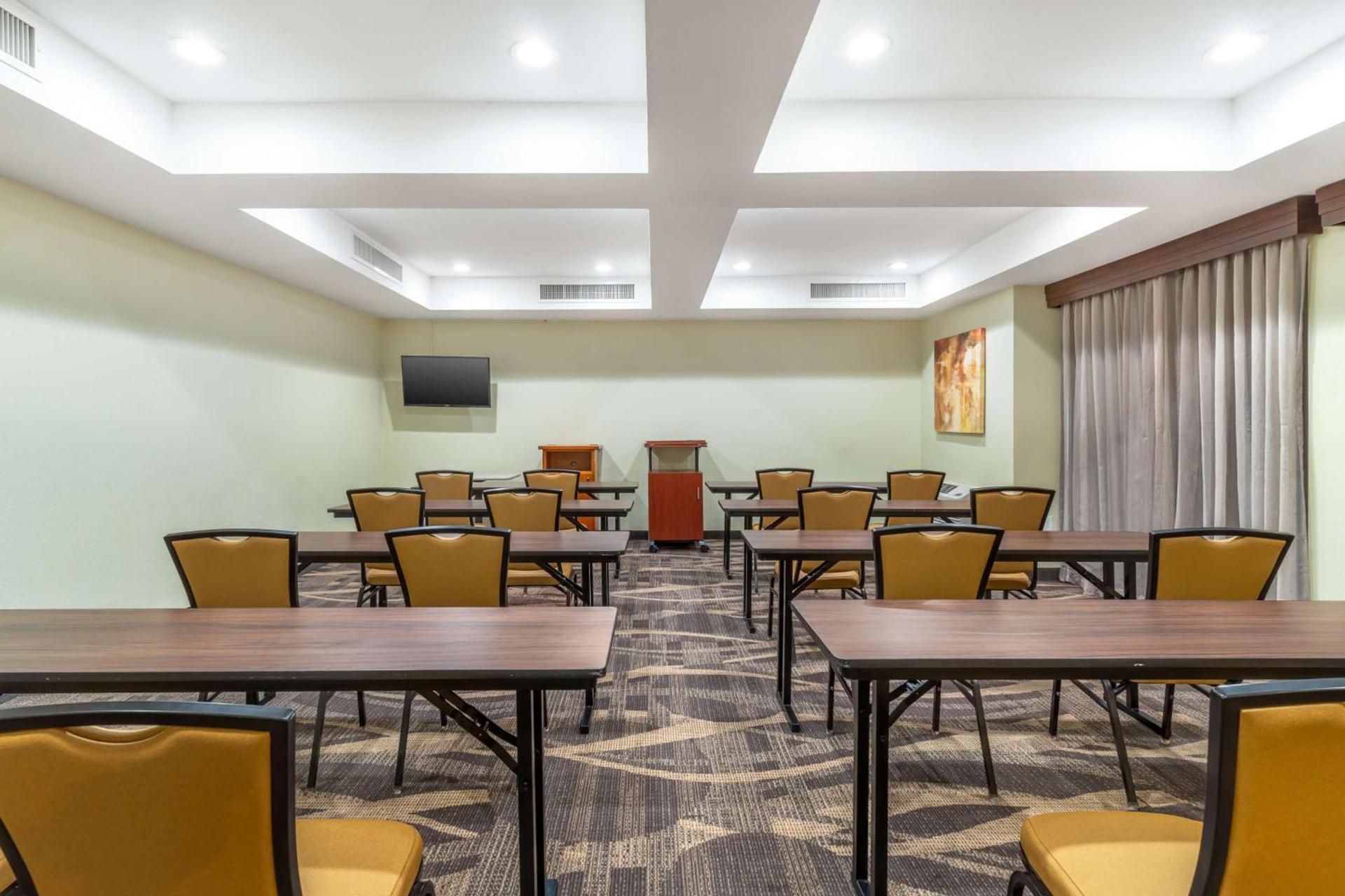 Best Western John Muir Inn photo 36