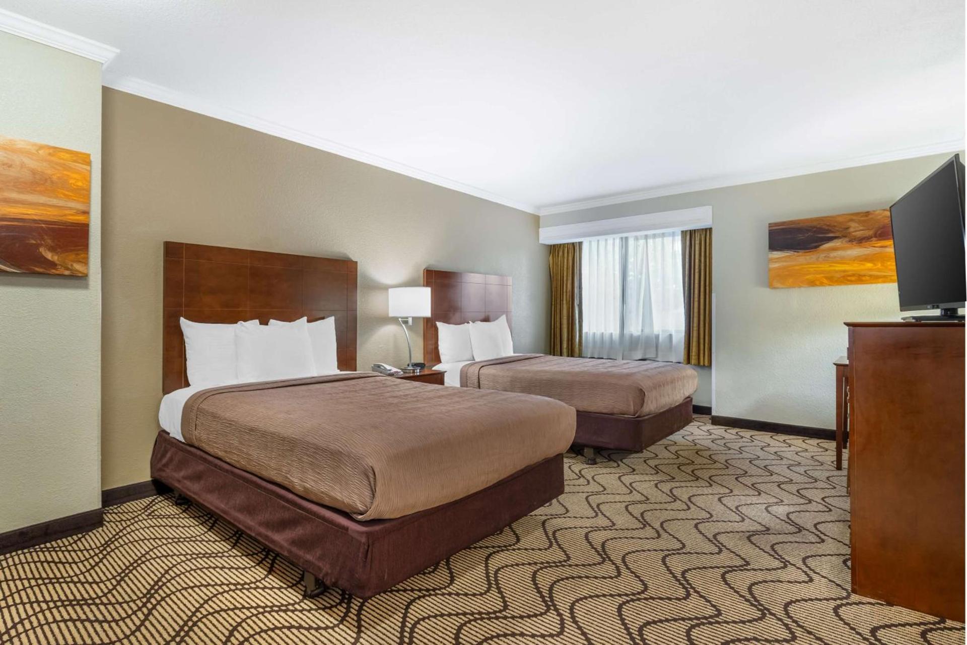 Best Western John Muir Inn photo 33