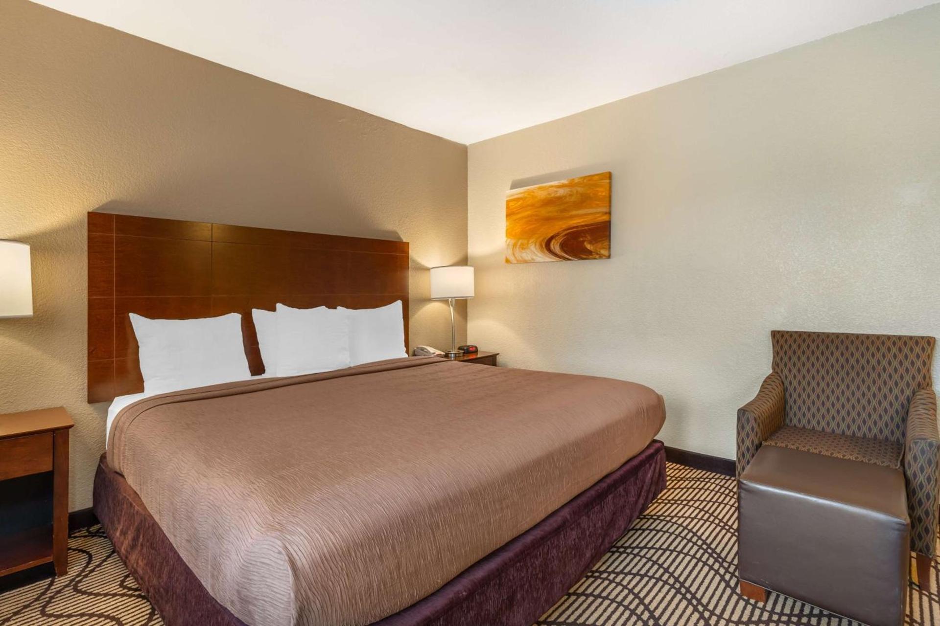 Best Western John Muir Inn photo 40