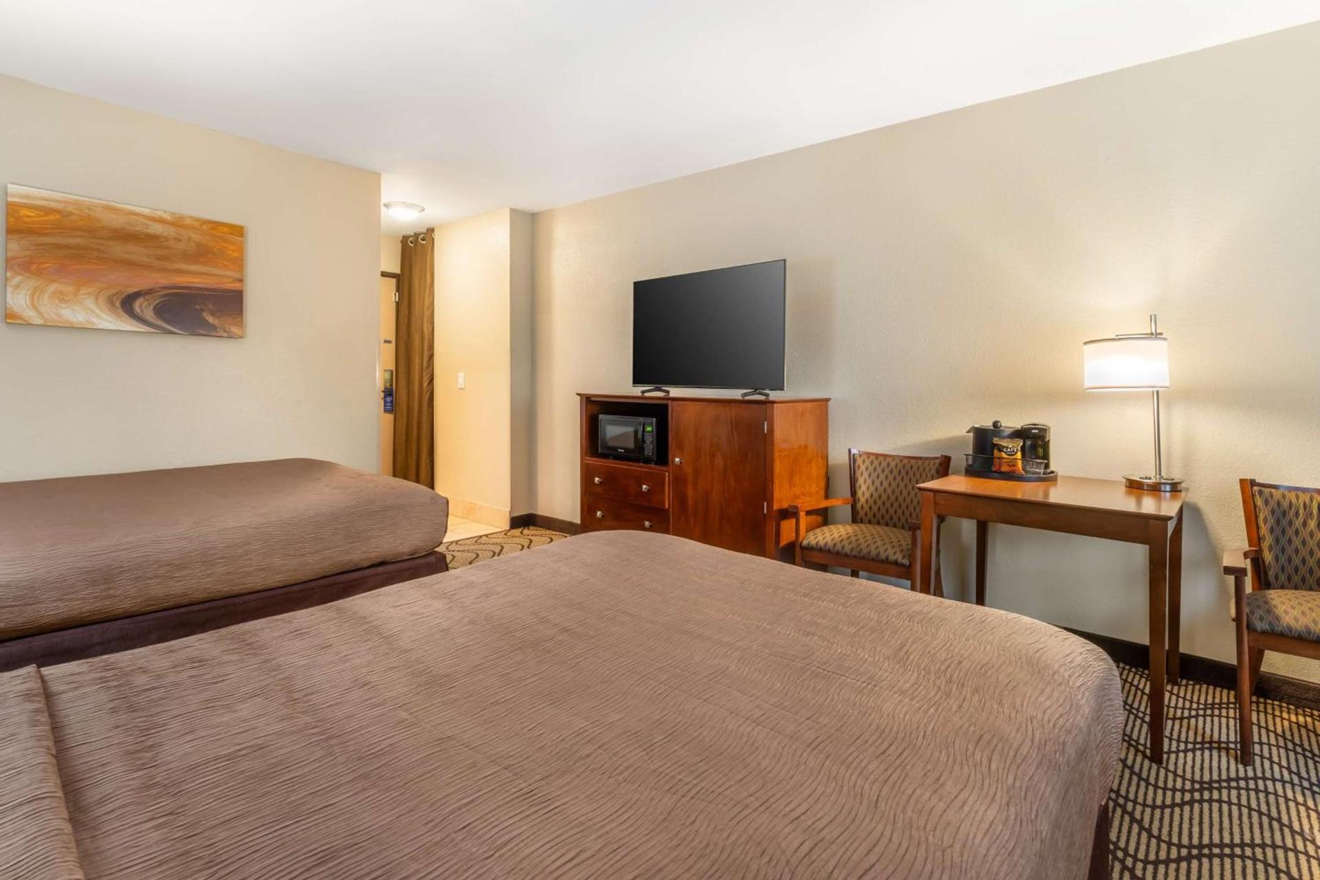 Best Western John Muir Inn photo 26