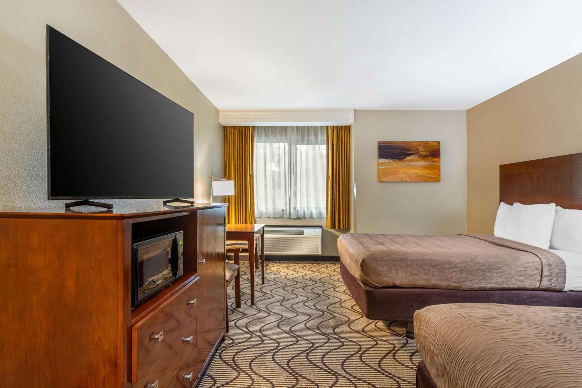 Best Western John Muir Inn photo 19