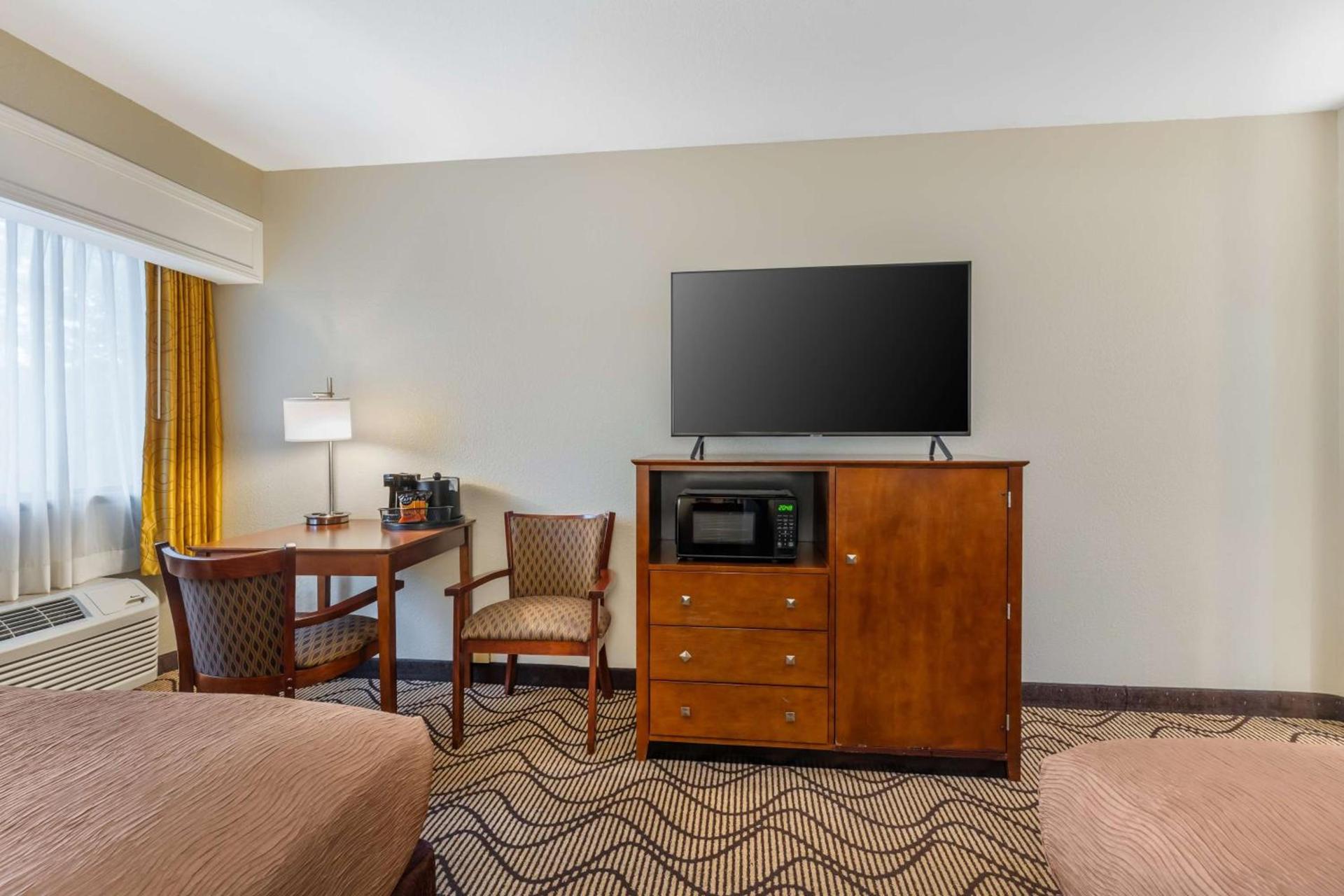 Best Western John Muir Inn photo 14