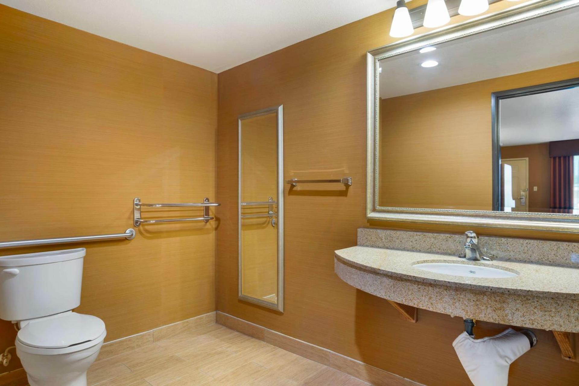 Best Western Exeter Inn & Suites photo 22