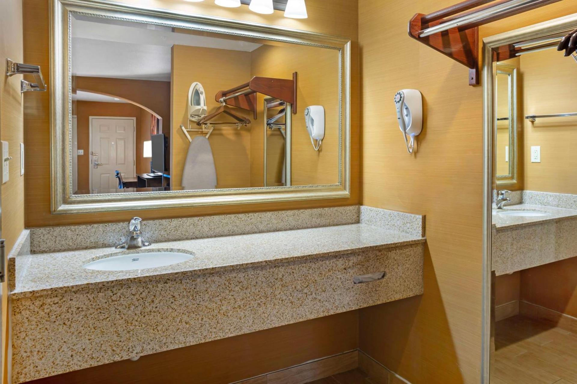 Best Western Exeter Inn & Suites photo 21