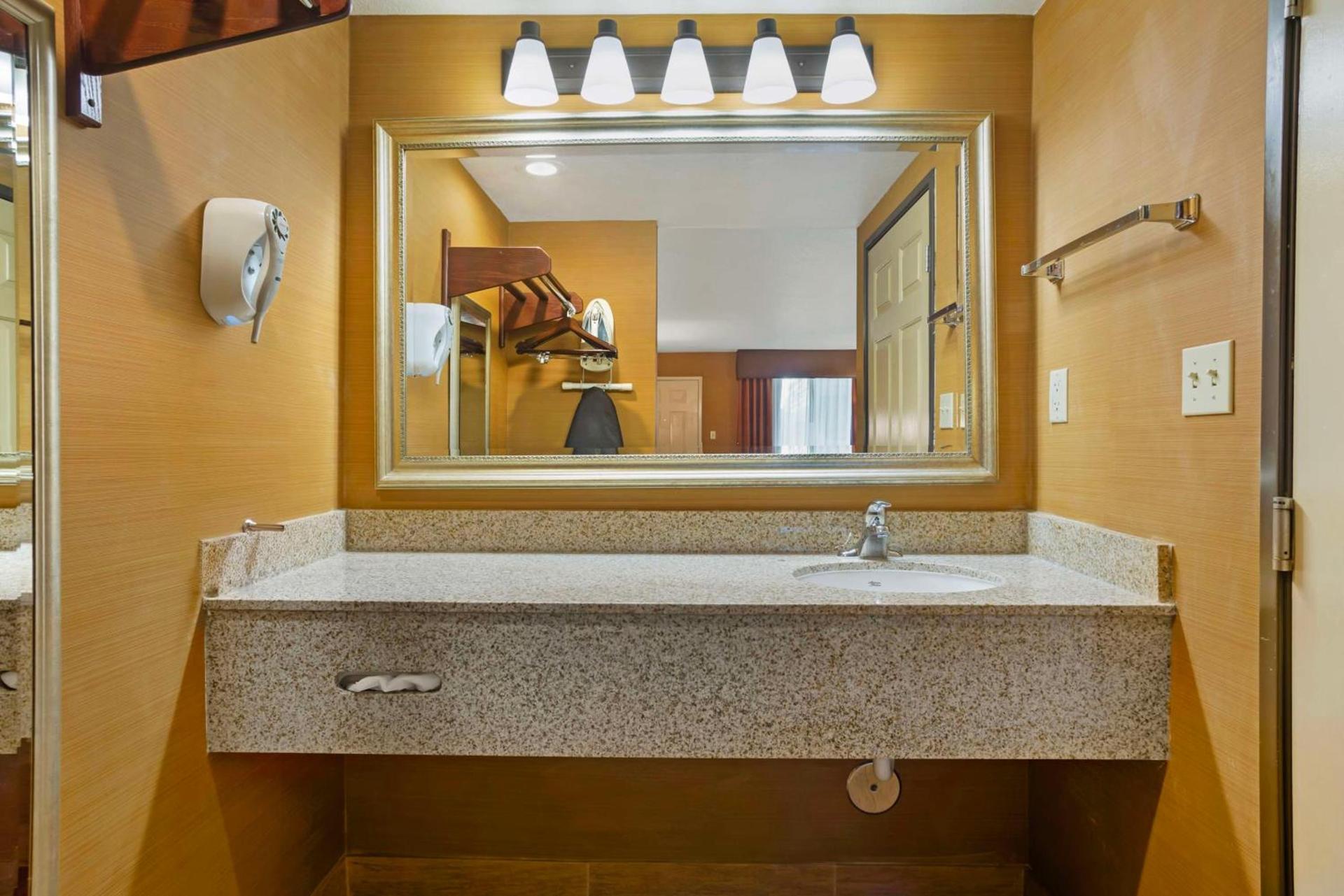 Best Western Exeter Inn & Suites photo 23