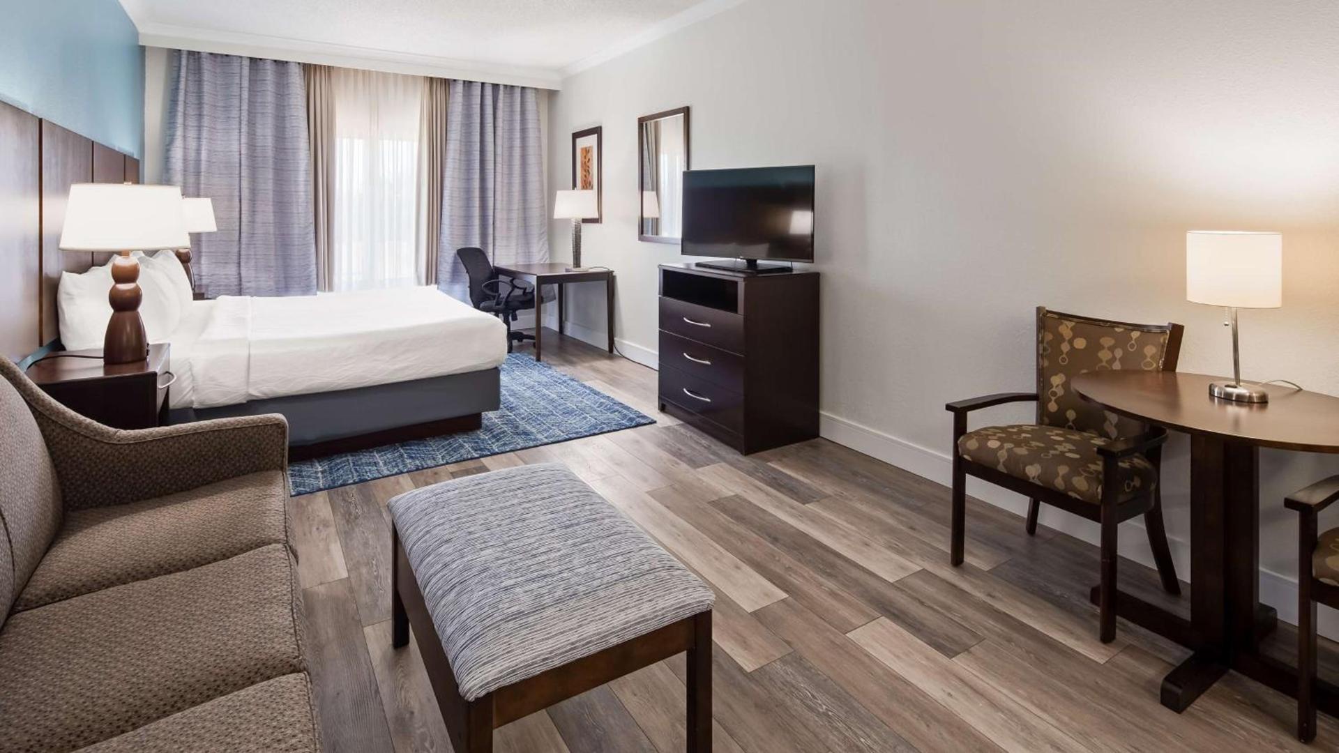 Best Western Plus Ambassador Suites photo 14
