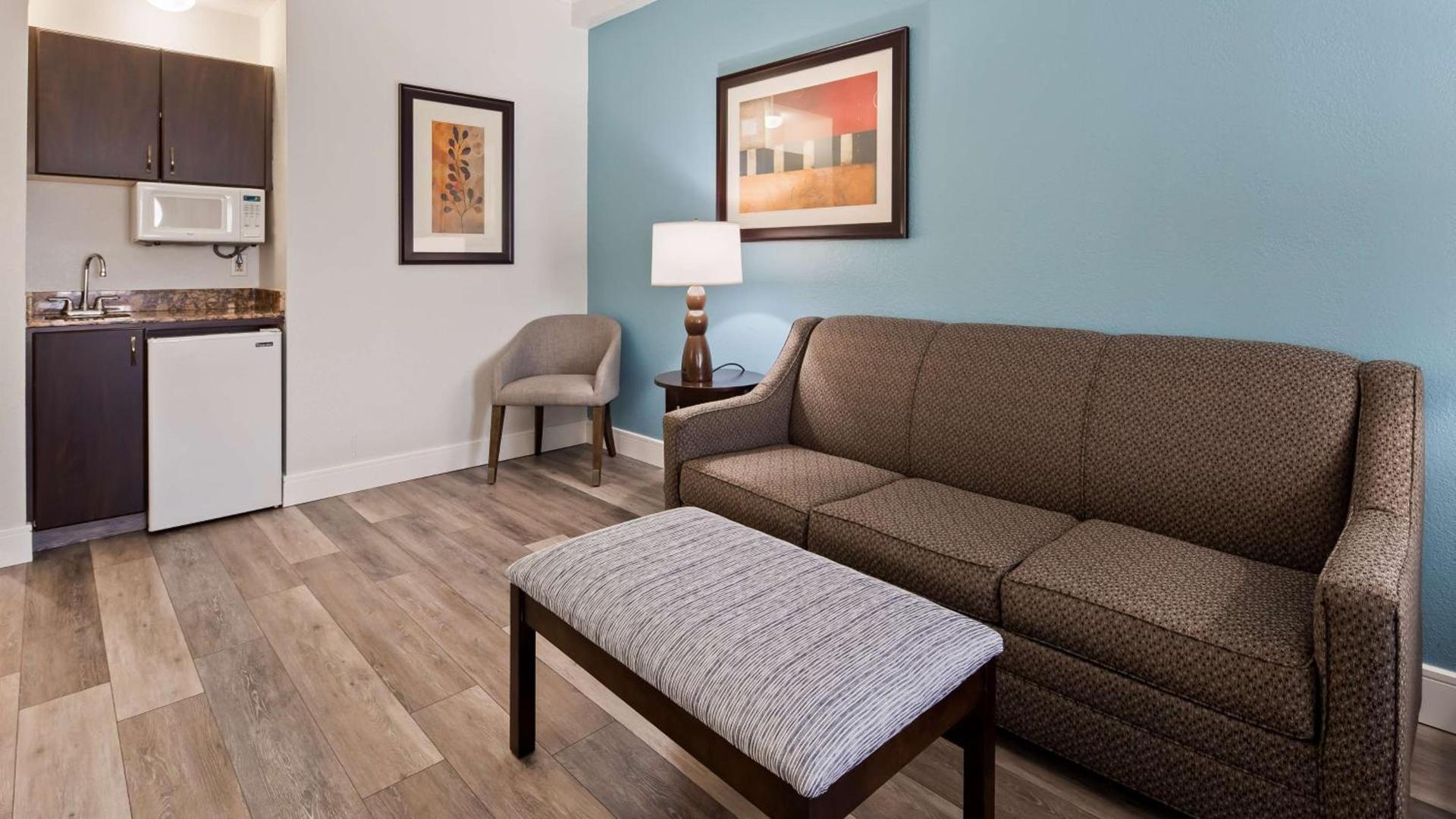 Best Western Plus Ambassador Suites photo 15