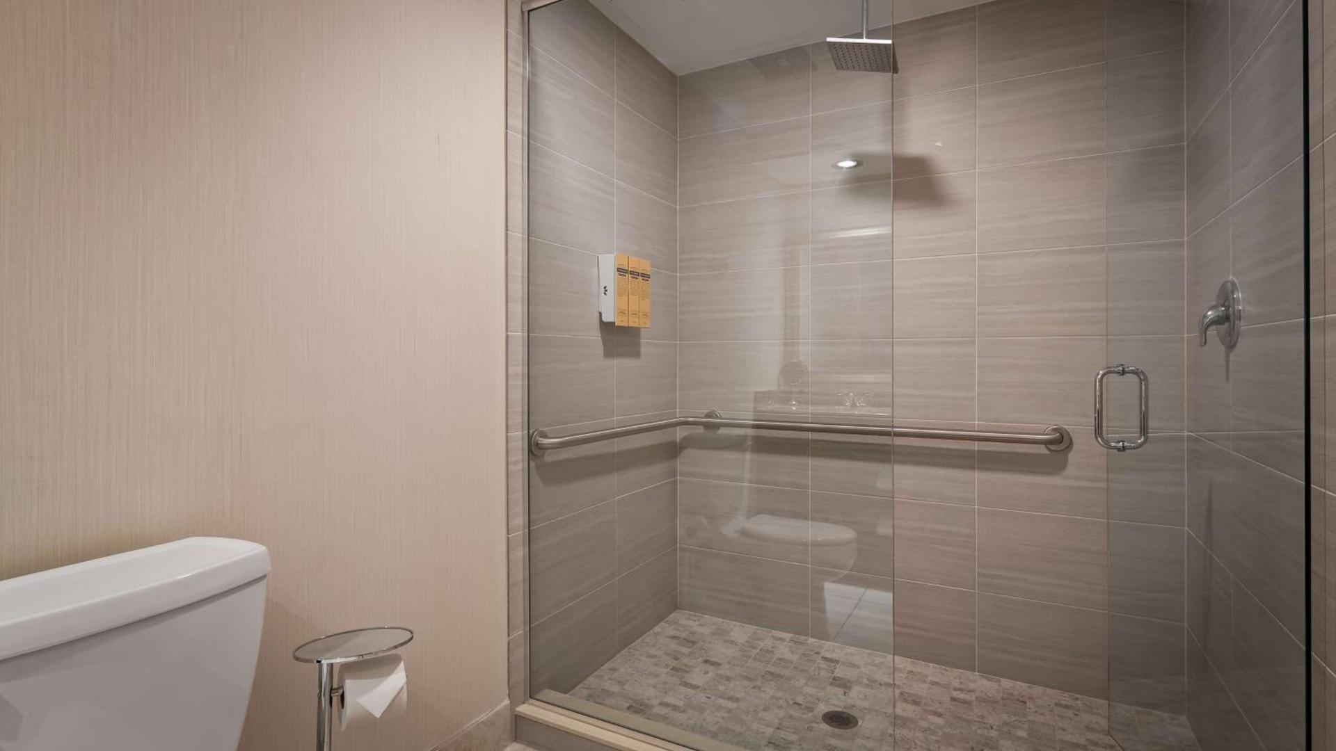 Best Western Plus Ambassador Suites photo 20