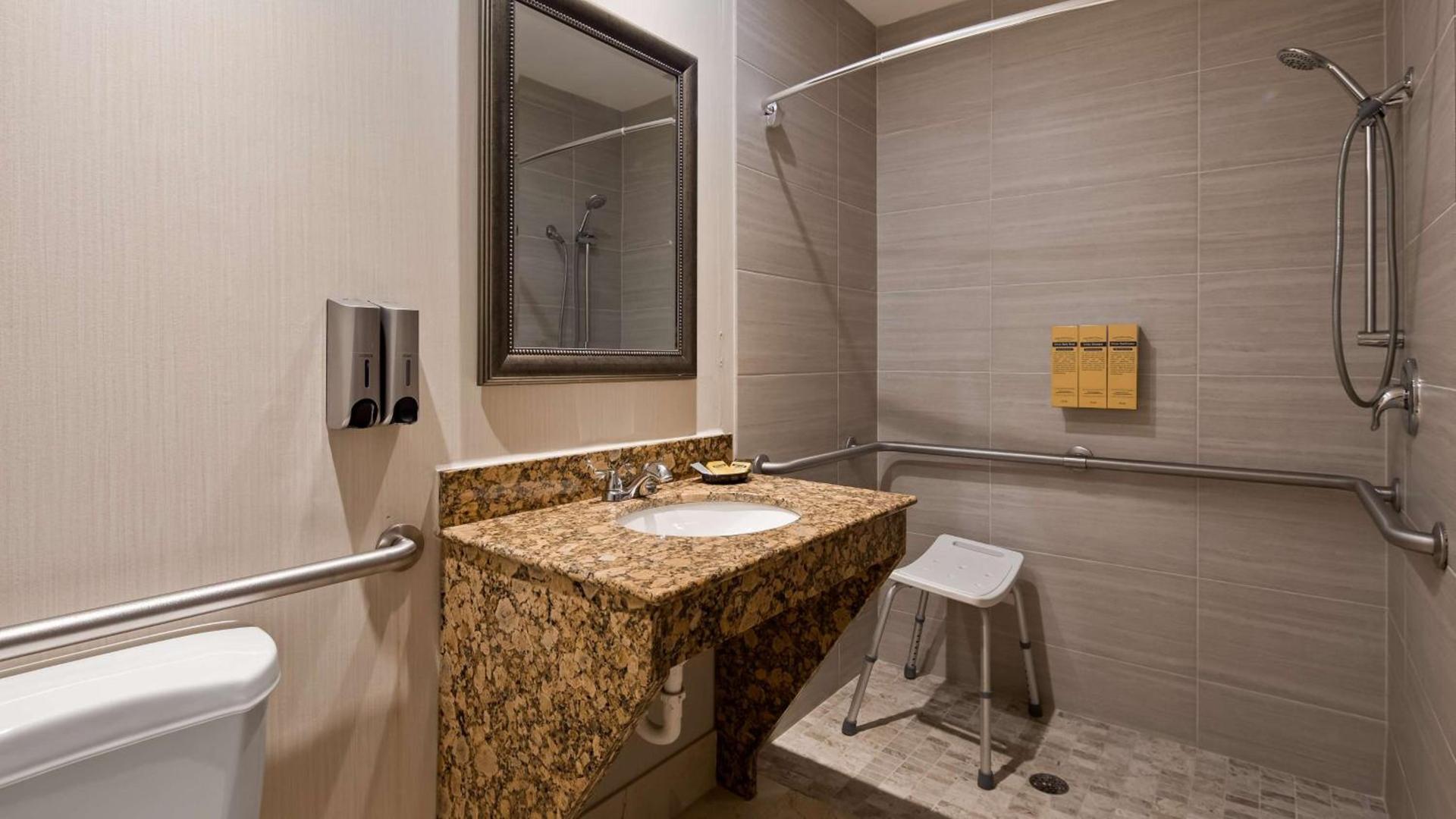 Best Western Plus Ambassador Suites photo 22