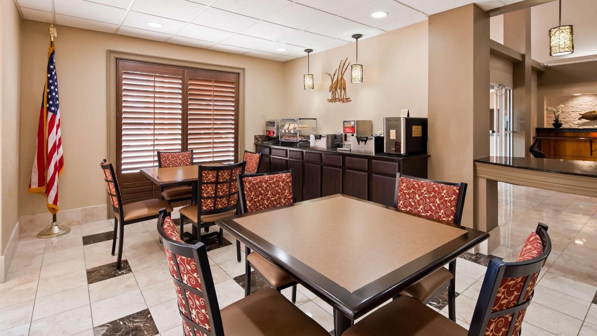 Best Western Plus Ambassador Suites photo 26