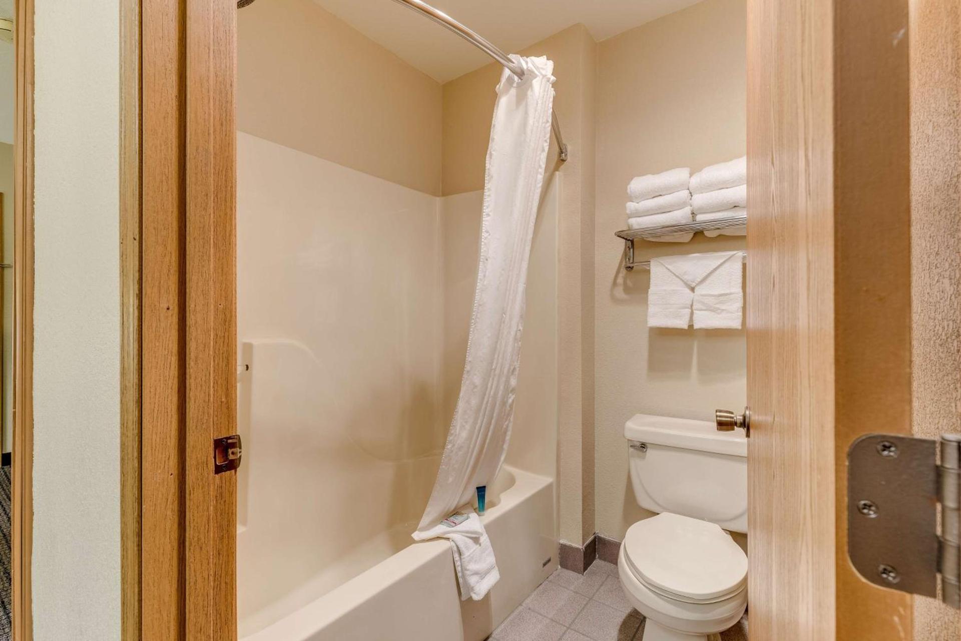 Best Western Lakewinds photo 15