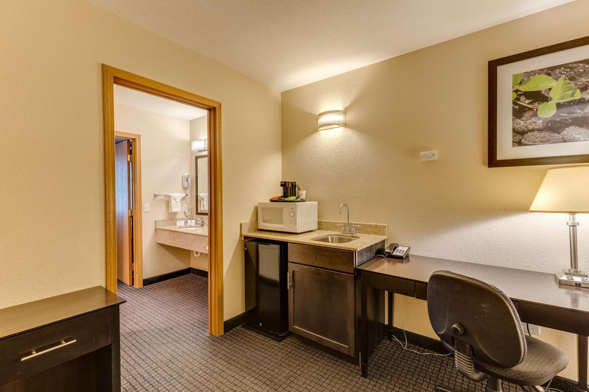 Best Western Lakewinds photo 14