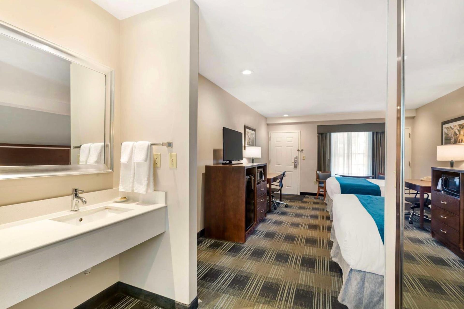 Best Western Plus Cold Spring photo 12