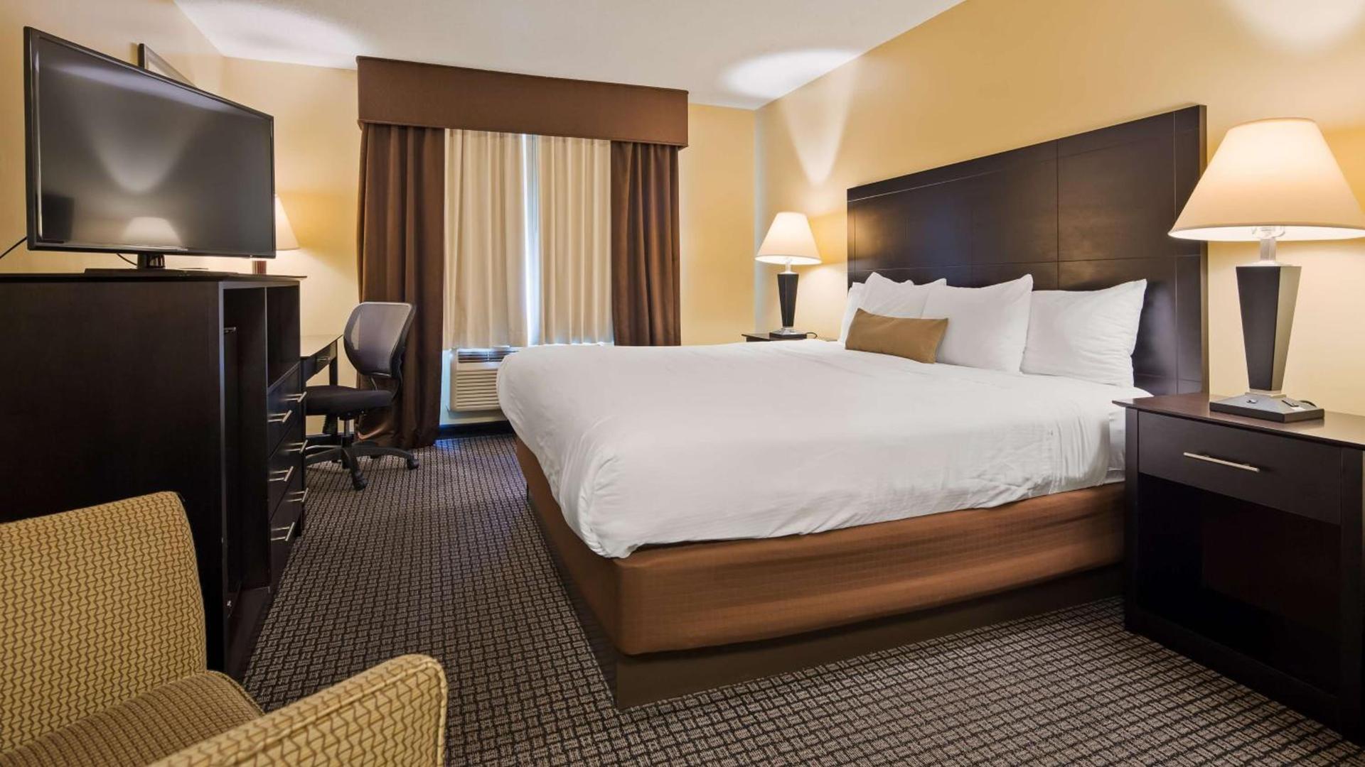 Best Western Lakewinds photo 23