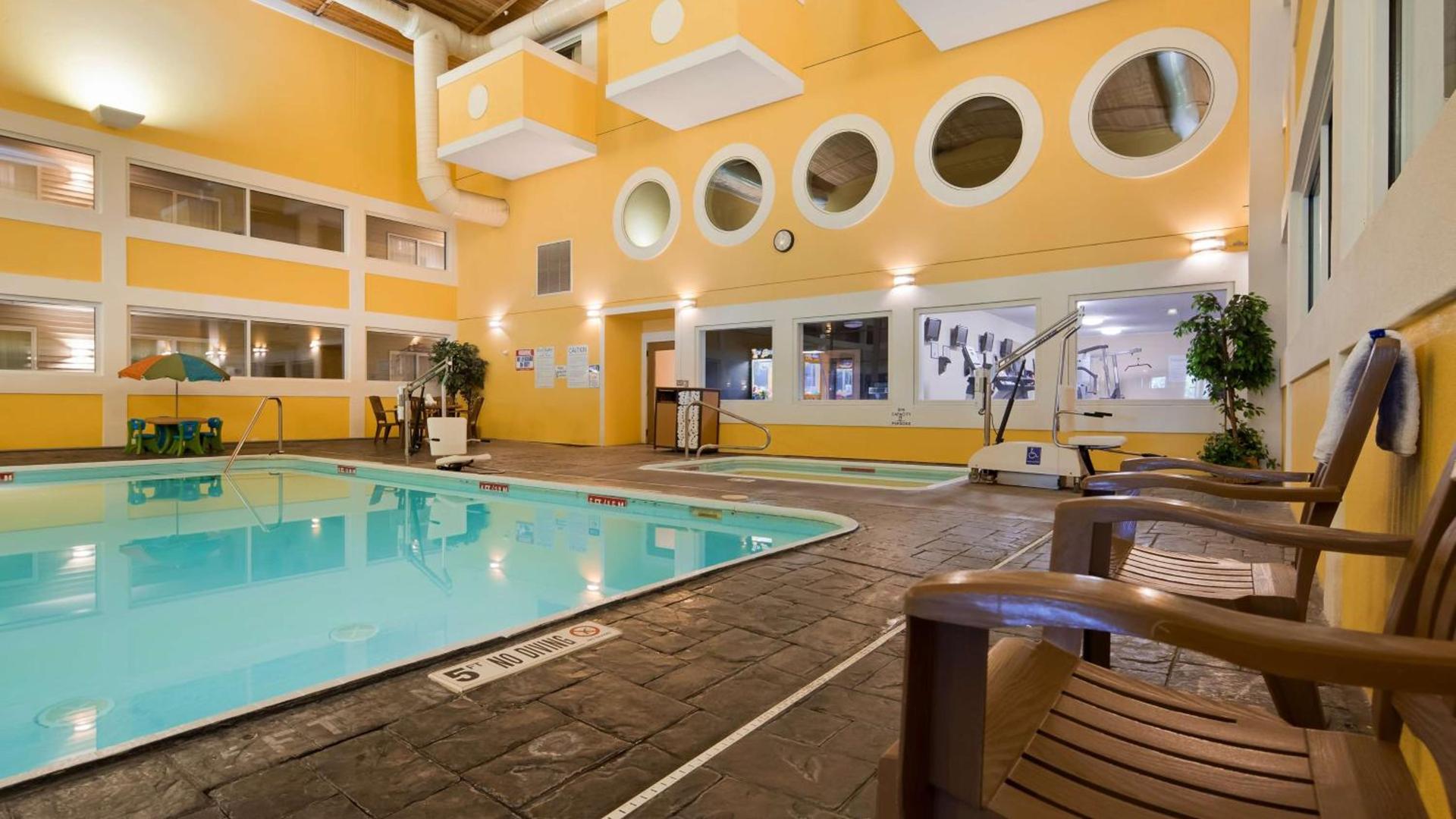 Best Western Lakewinds photo 31