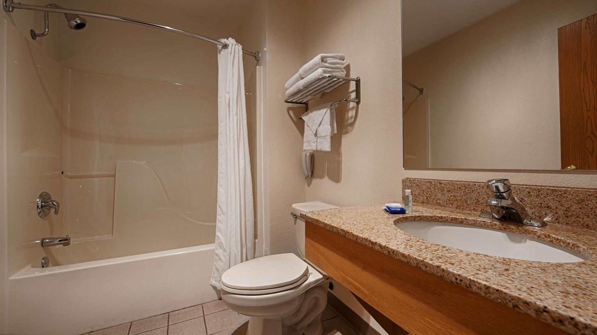 Best Western Lakewinds photo 26