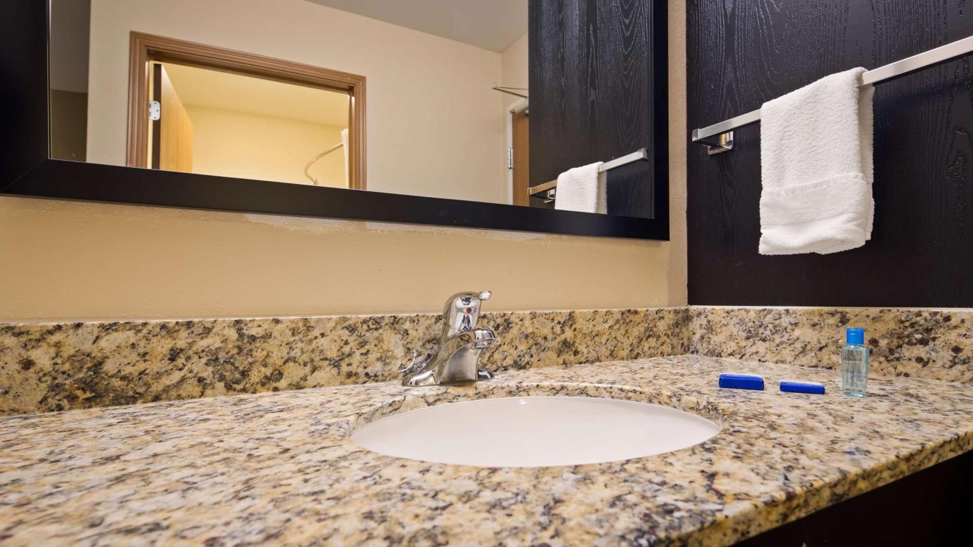 Best Western Lakewinds photo 27