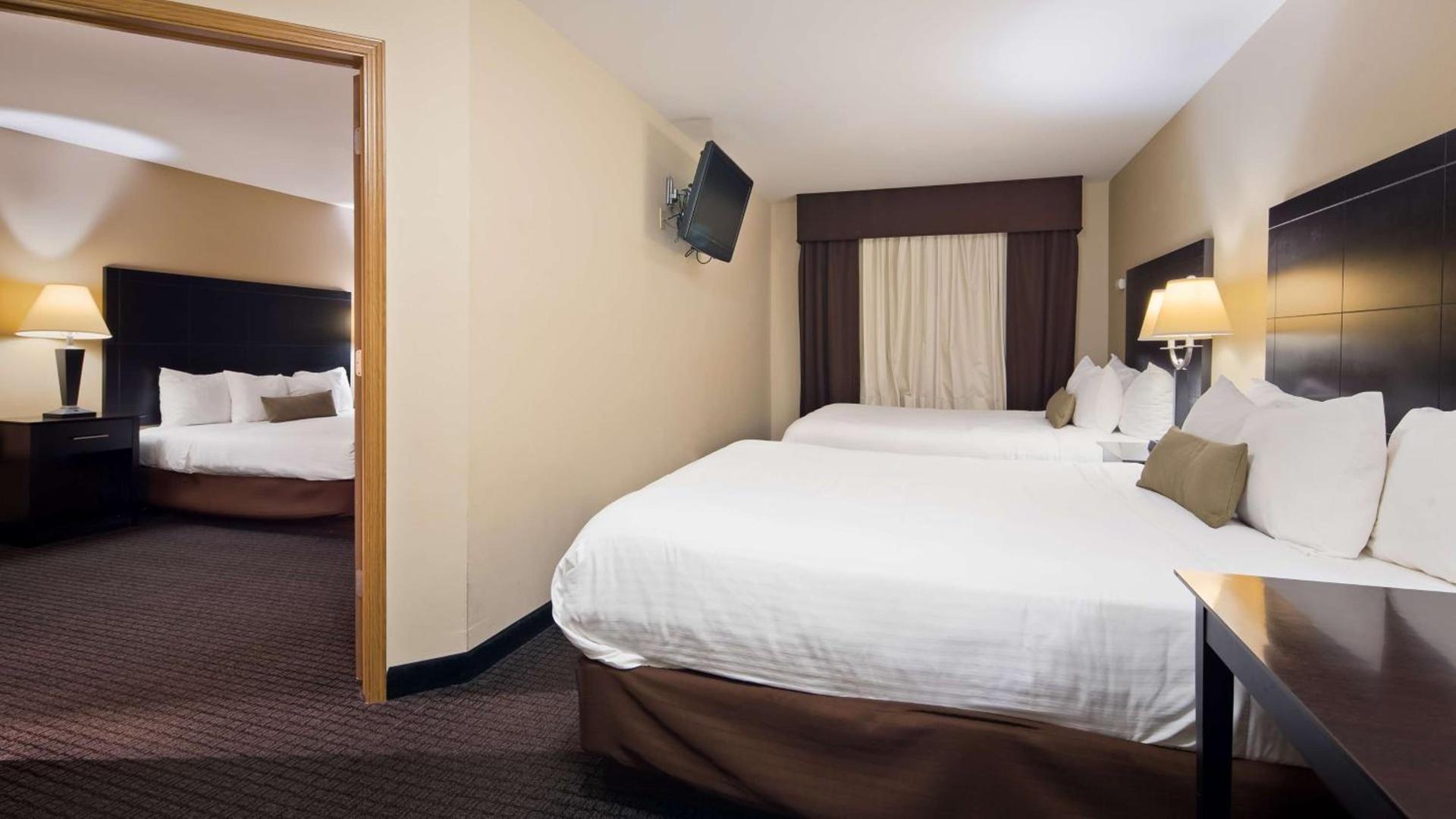 Best Western Lakewinds photo 28