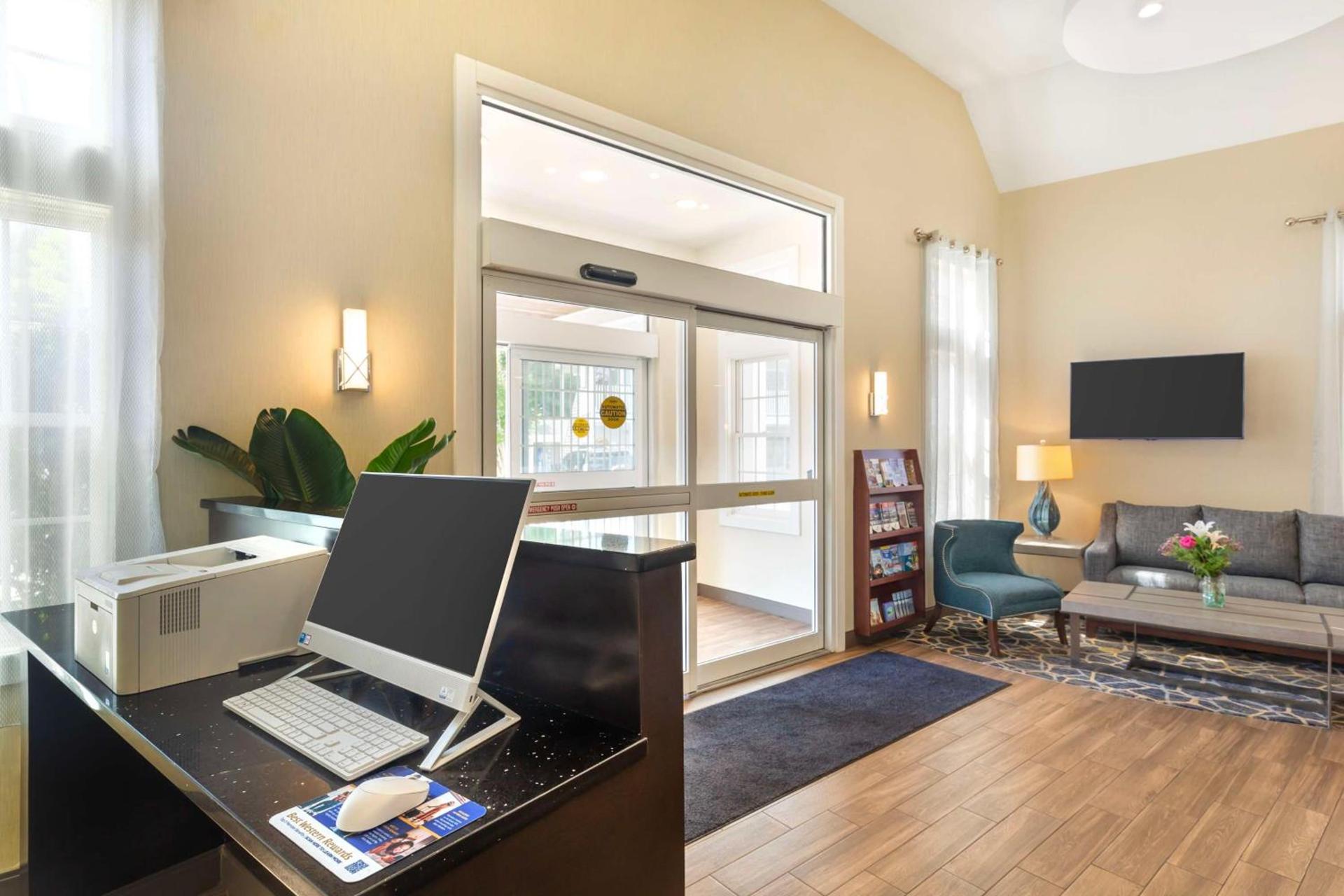 Best Western Plus Cold Spring photo 17