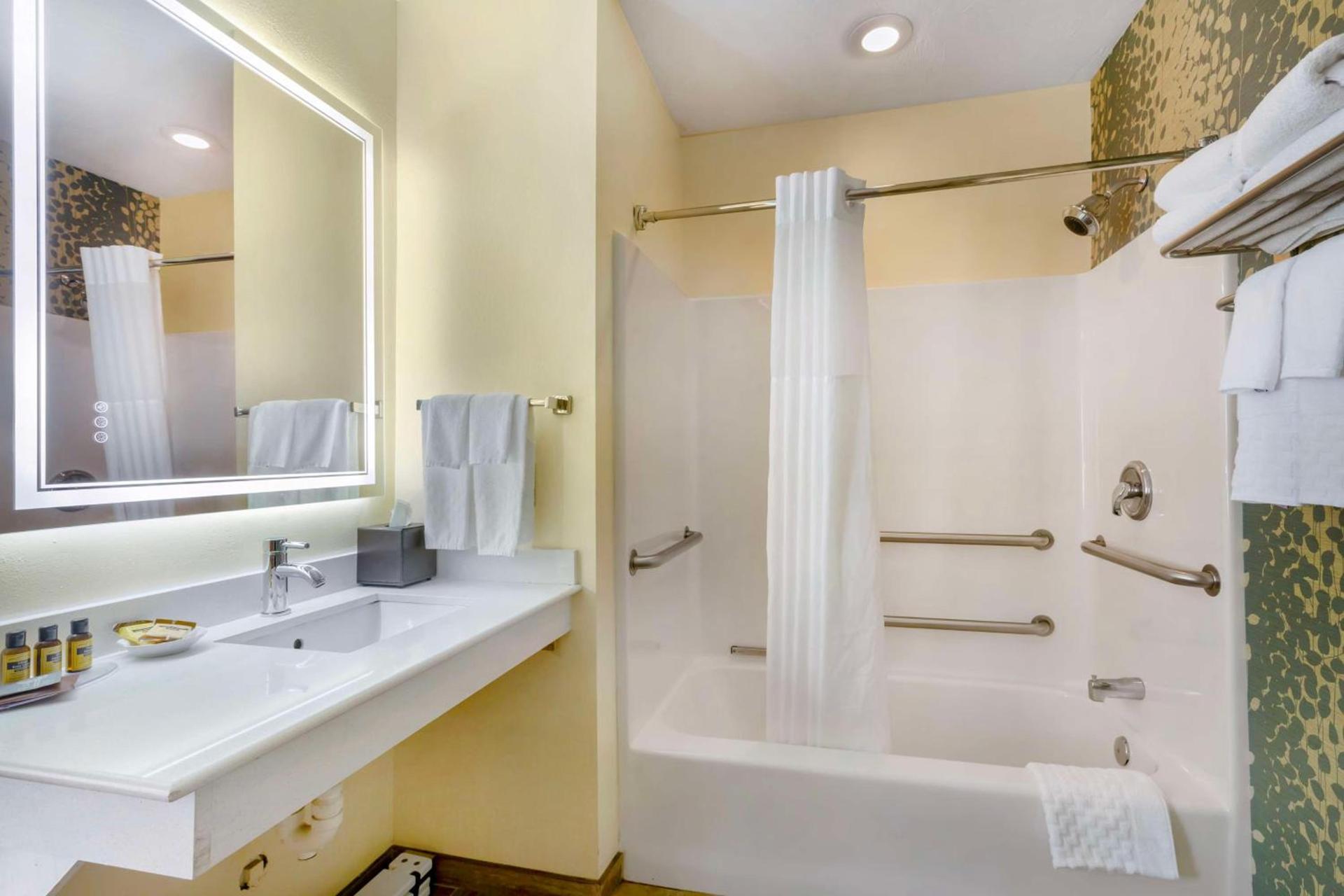 Best Western Plus Cold Spring photo 28