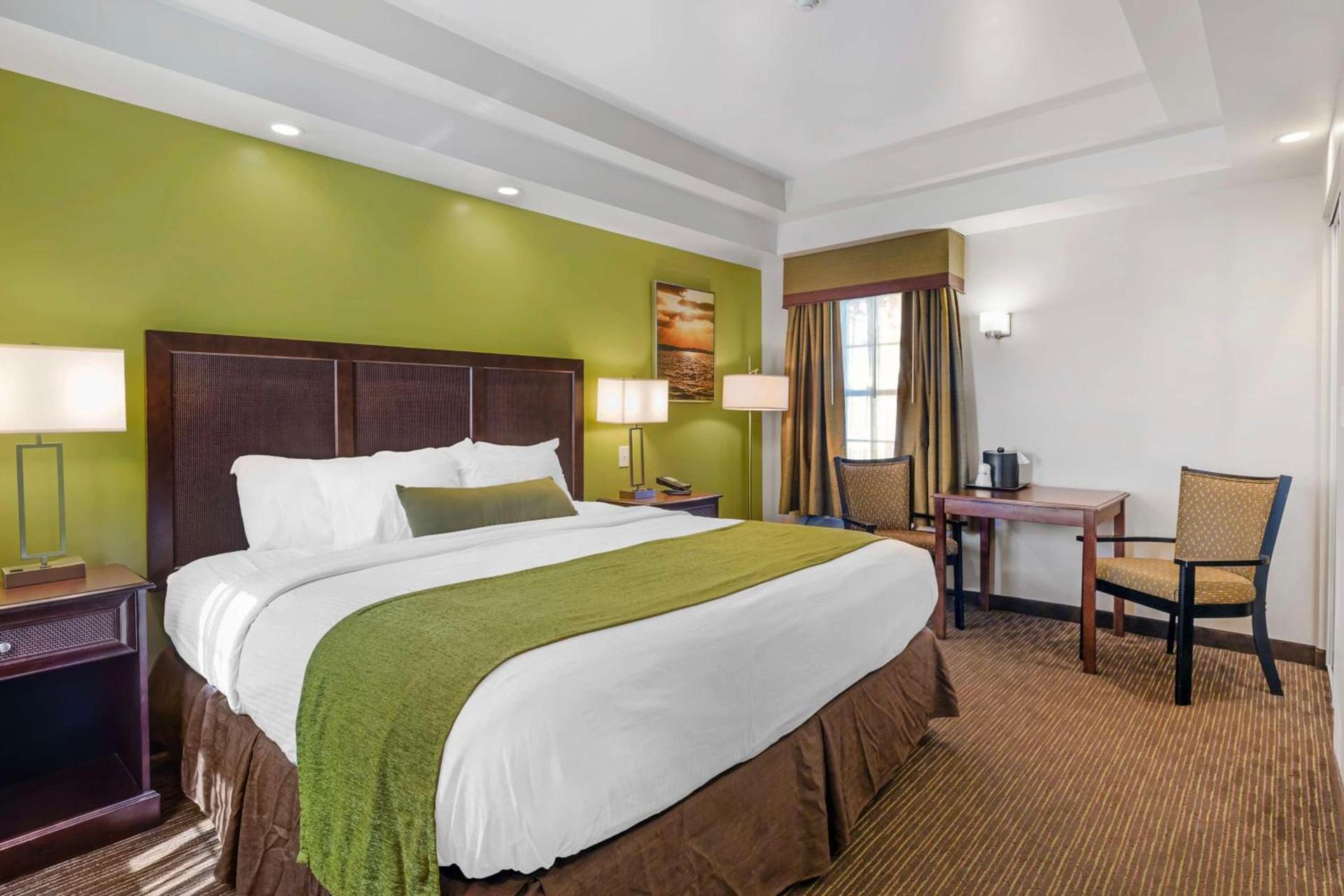 Best Western Plus Cold Spring photo 30