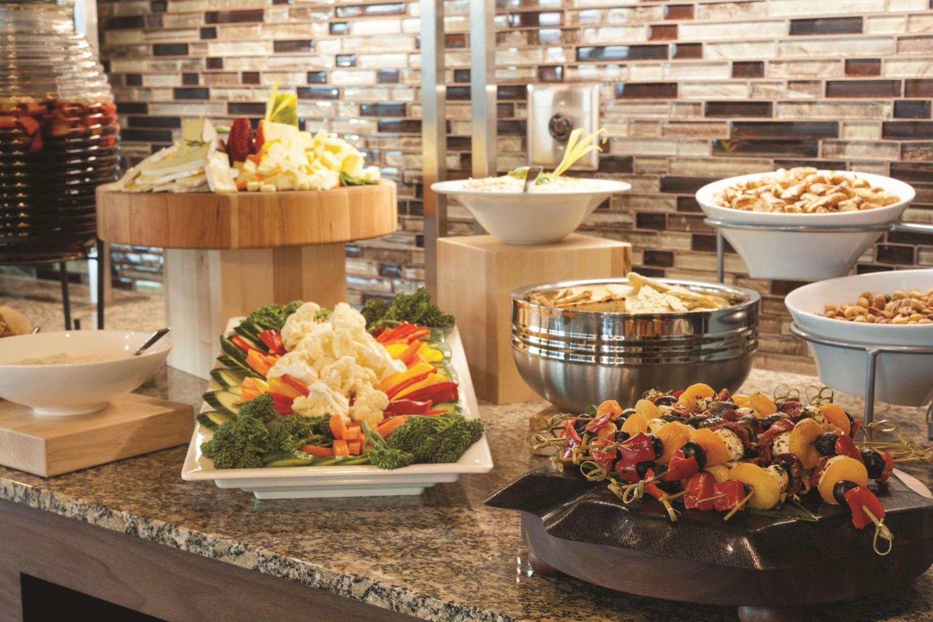 Embassy Suites Saratoga Springs photo 9