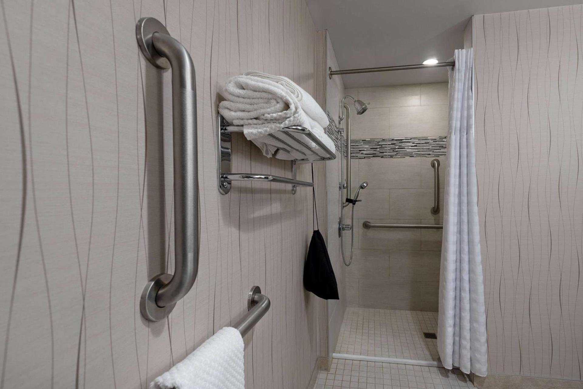 Embassy Suites Saratoga Springs photo 14
