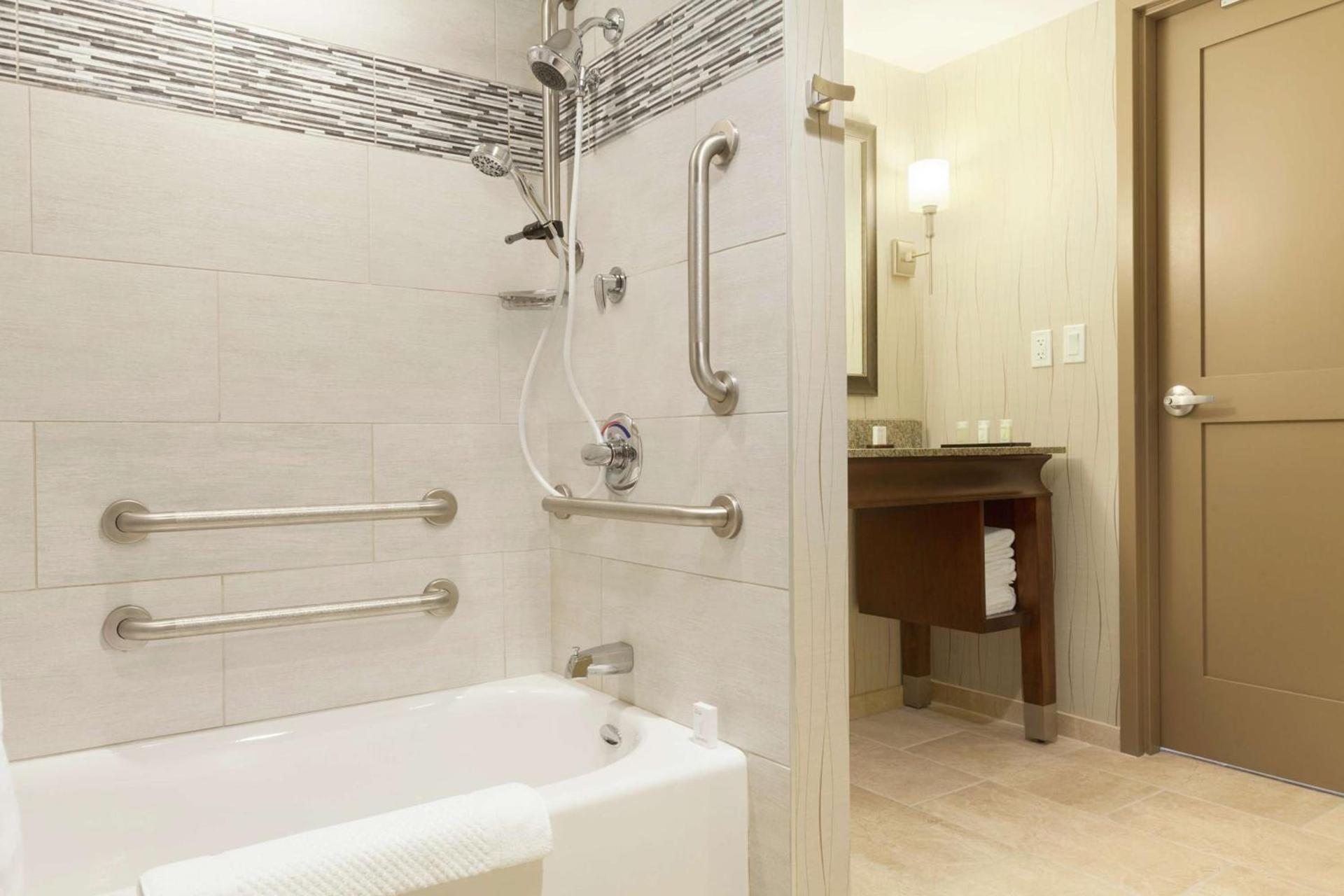 Embassy Suites Saratoga Springs photo 17