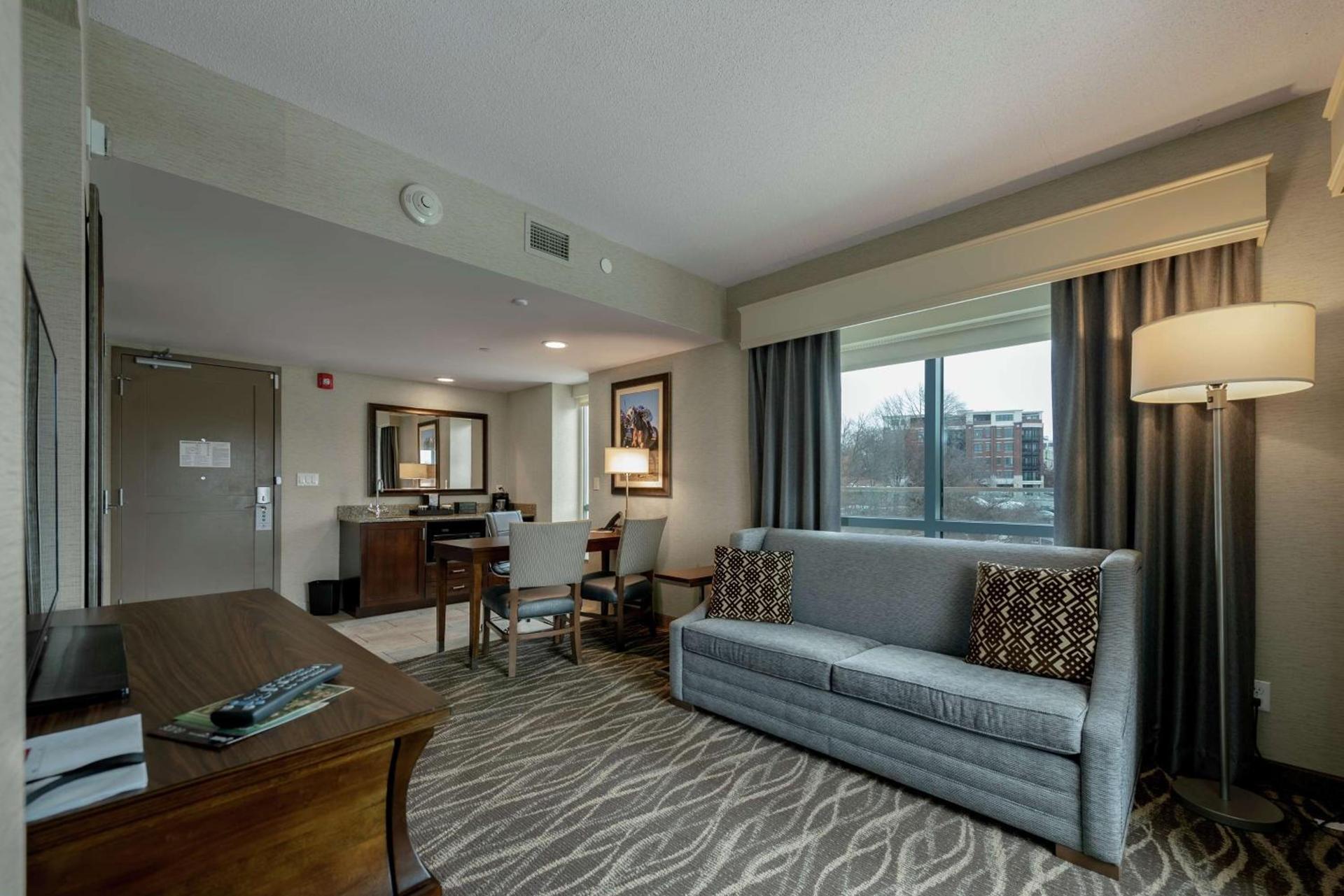 Embassy Suites Saratoga Springs photo 19