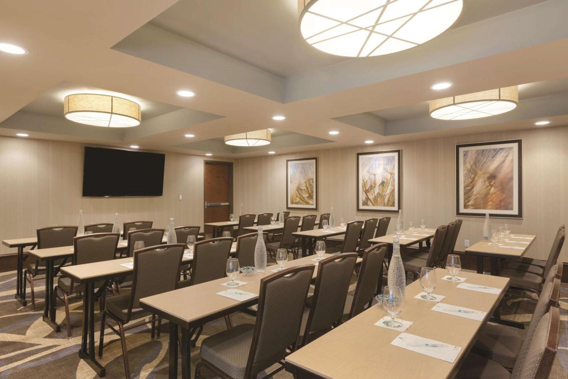 Embassy Suites Saratoga Springs photo 31