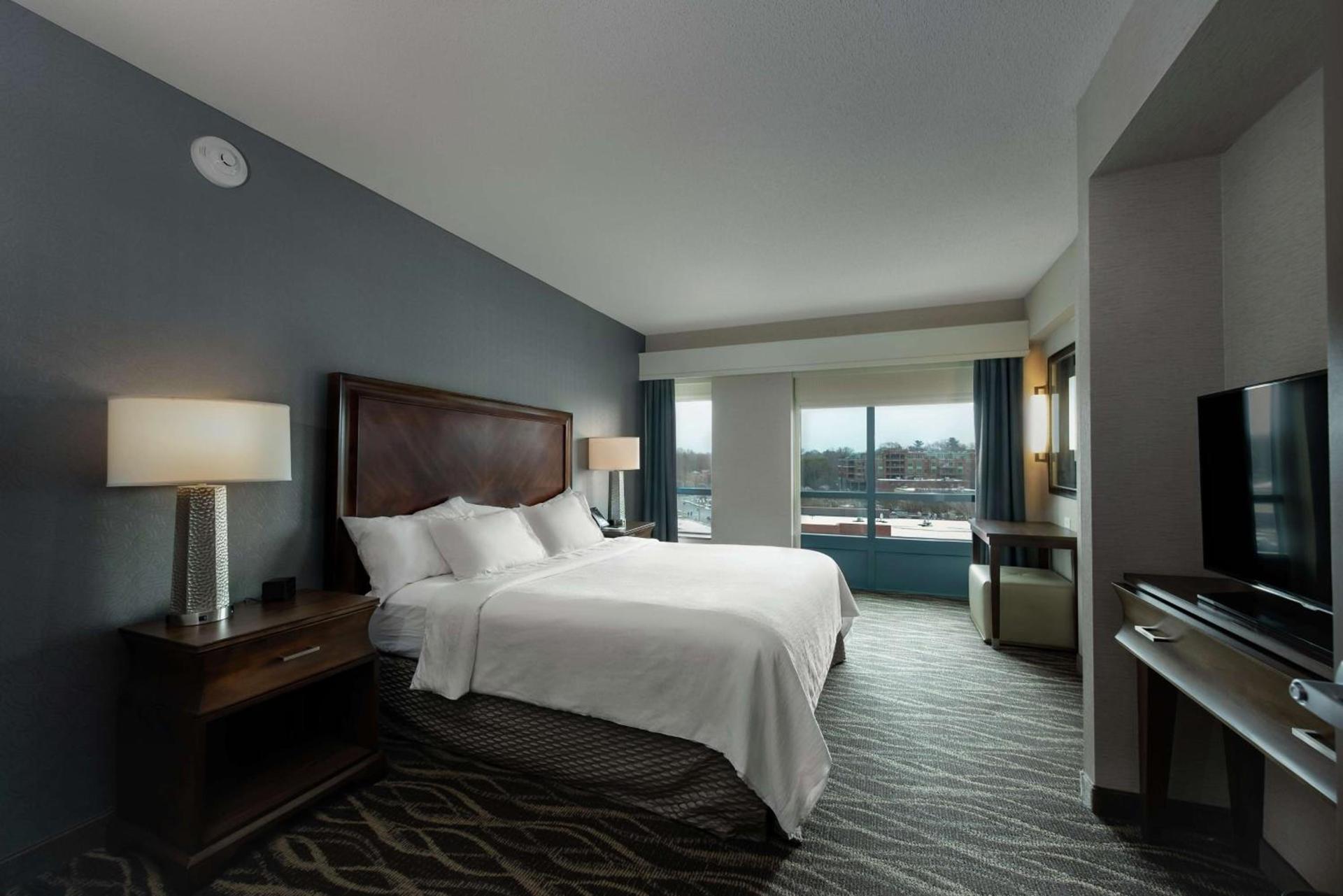 Embassy Suites Saratoga Springs photo 38