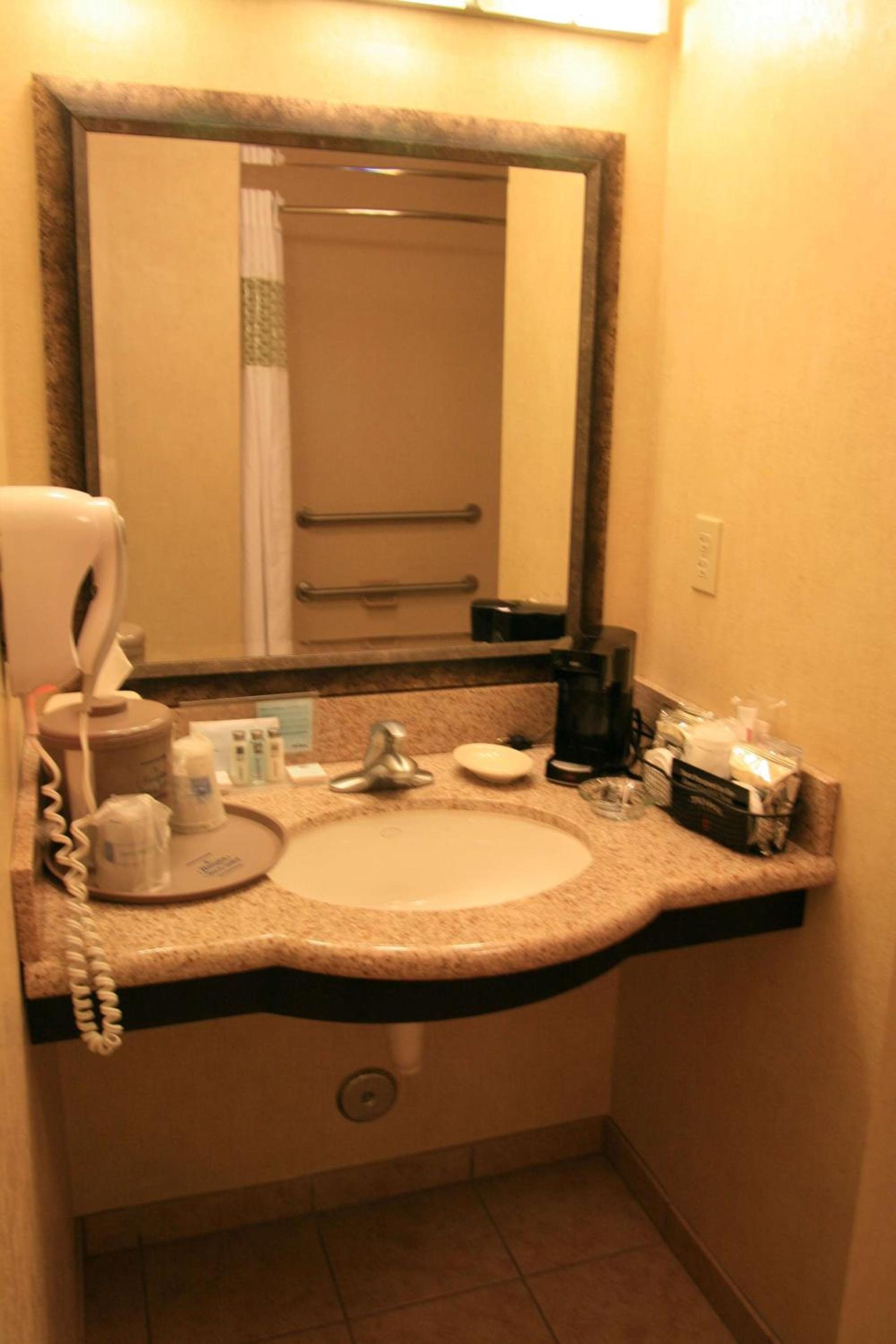 Hampton Inn and Suites Barstow photo 7