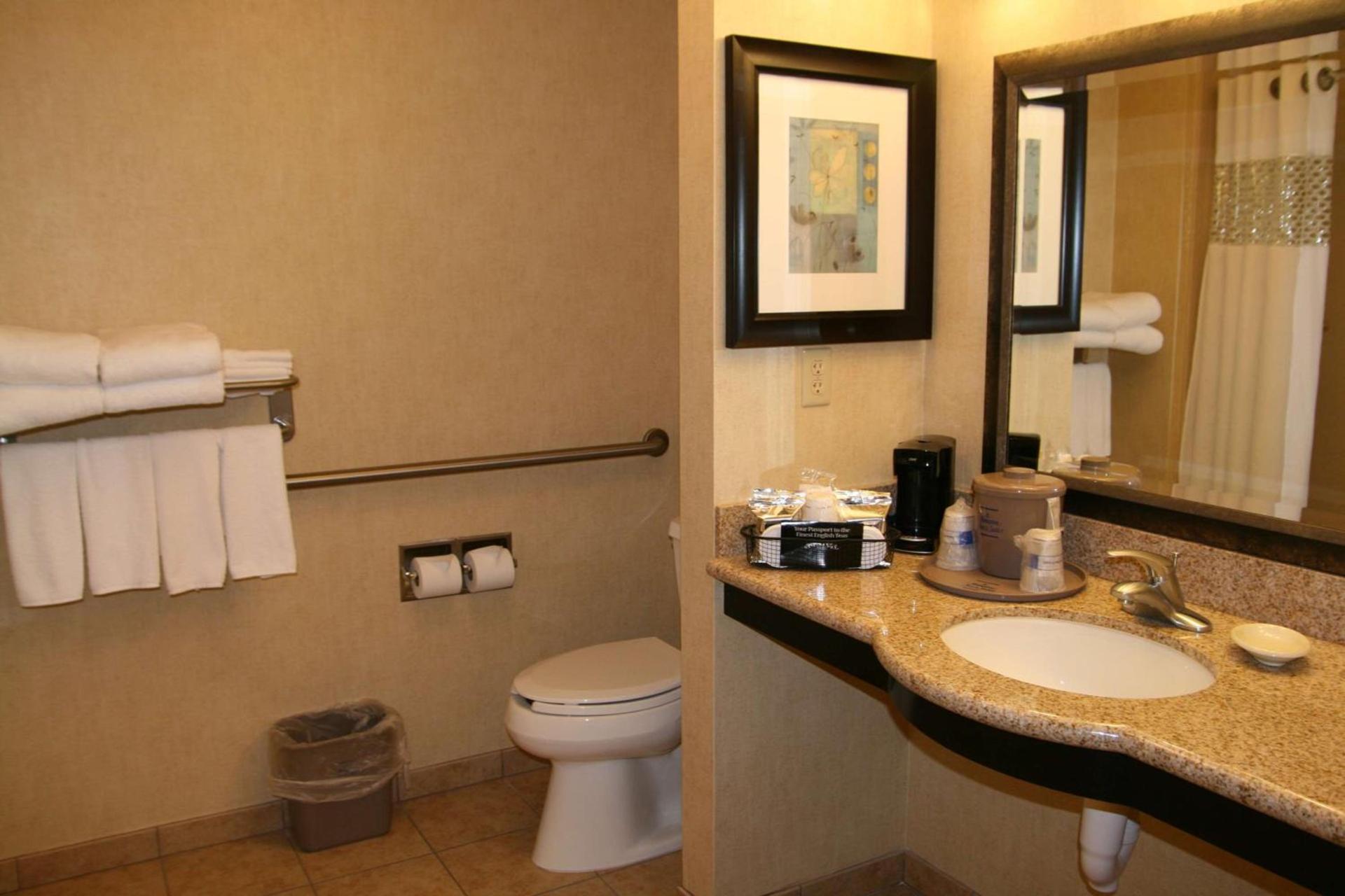 Hampton Inn and Suites Barstow photo 13