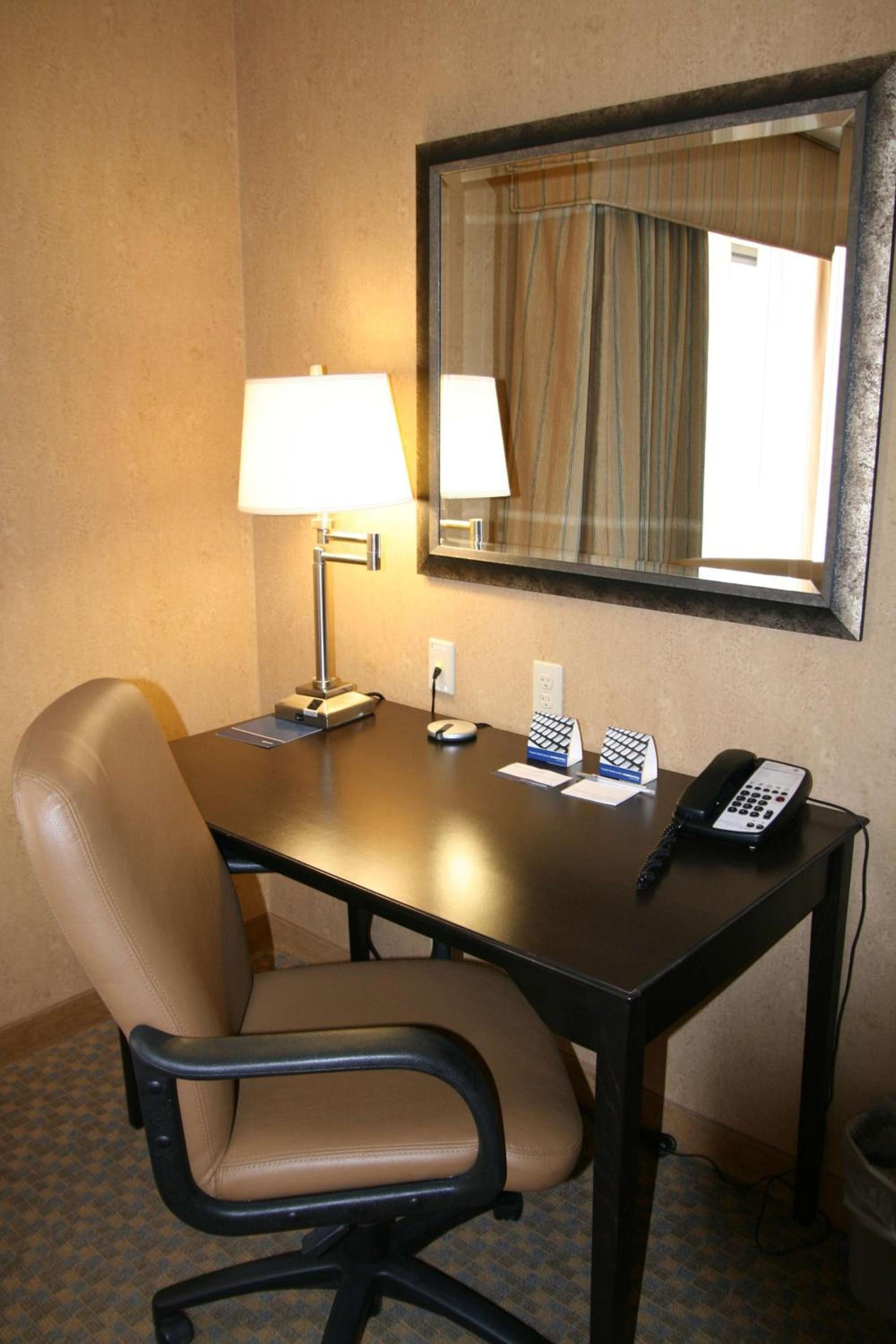 Hampton Inn and Suites Barstow photo 14