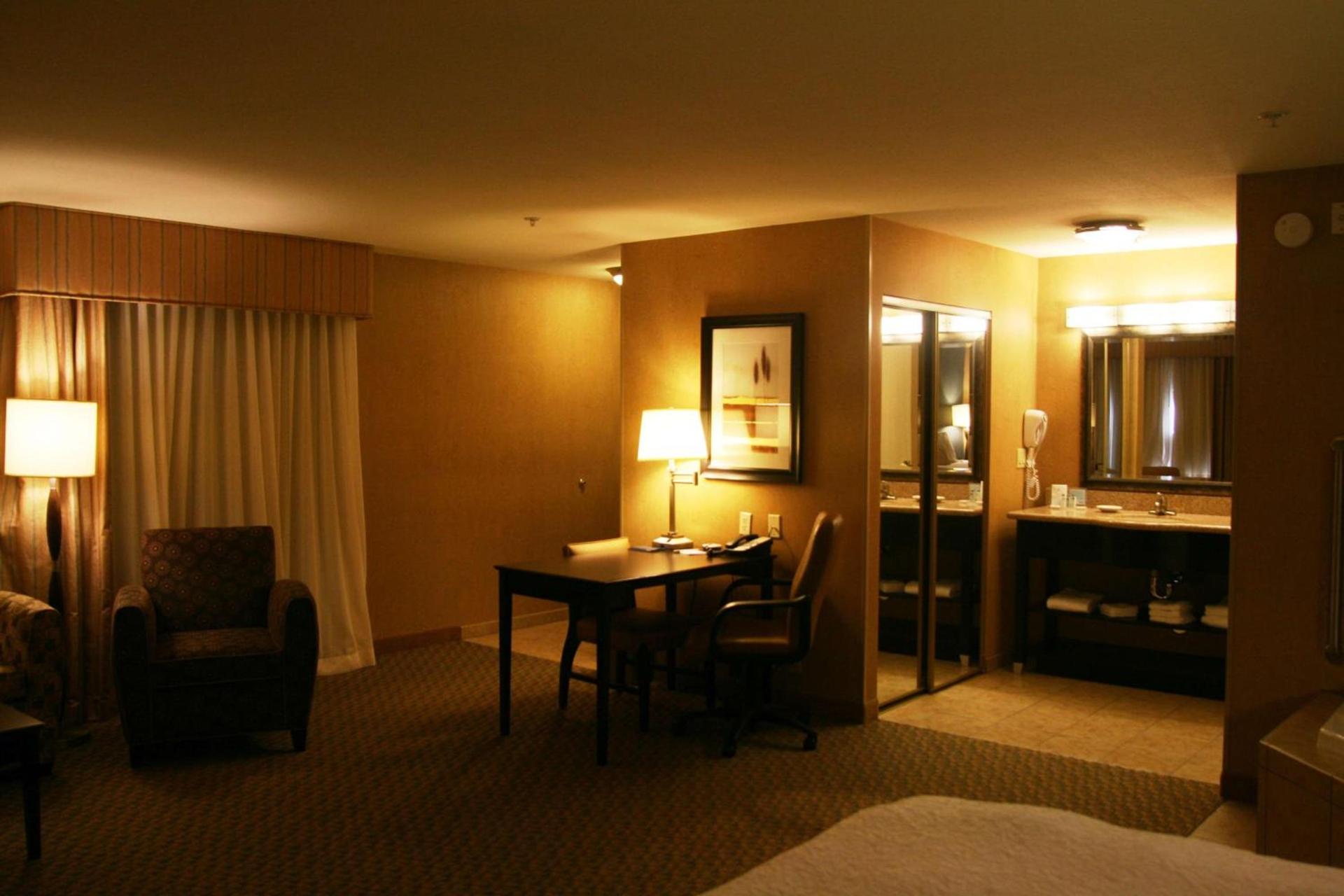 Hampton Inn and Suites Barstow photo 28