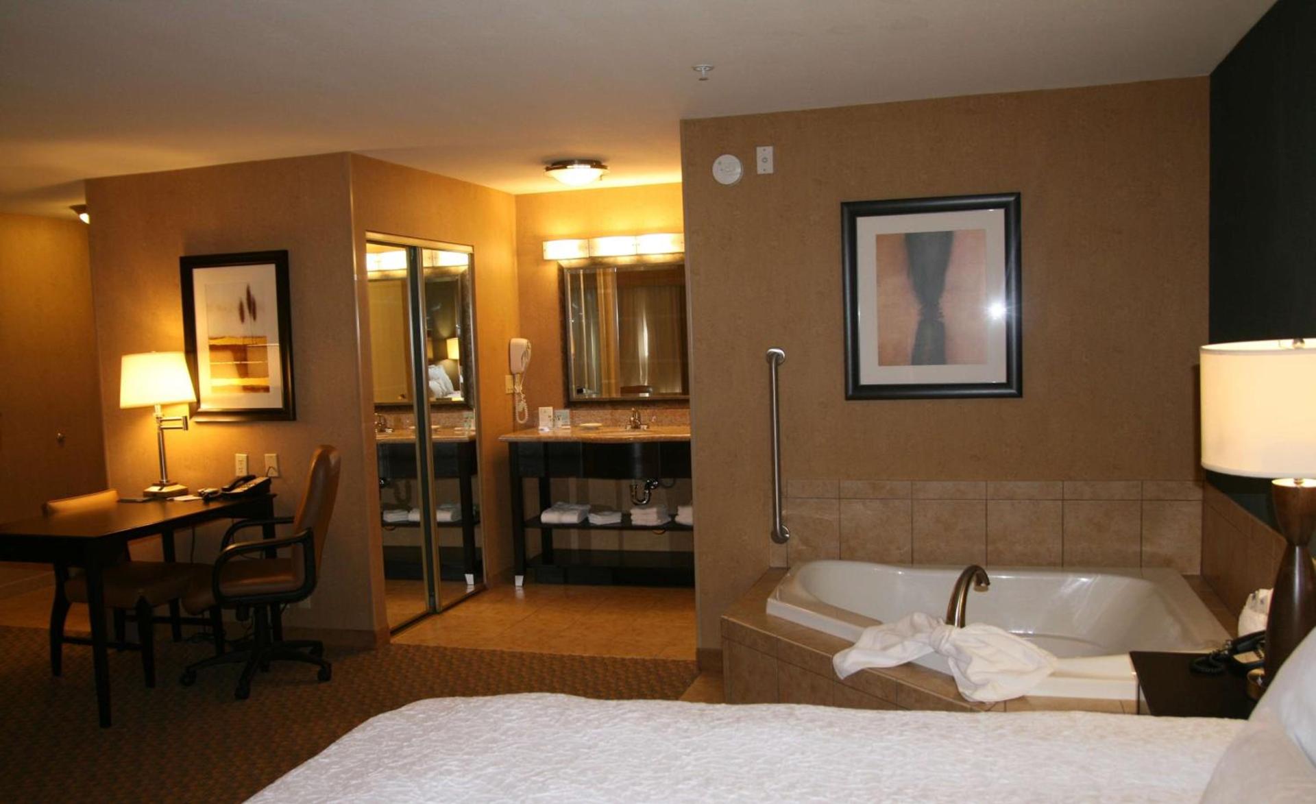 Hampton Inn and Suites Barstow photo 29