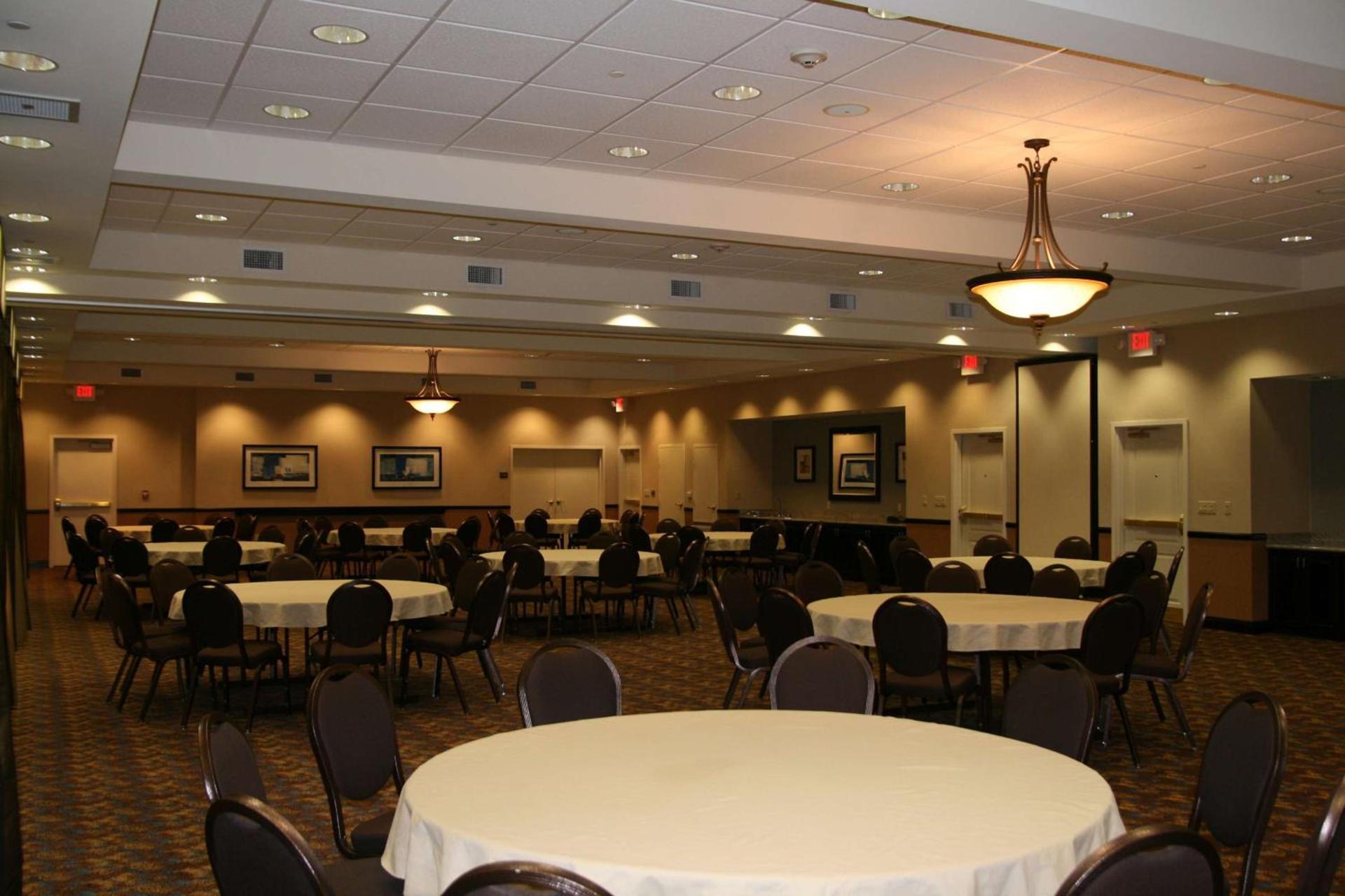 Hampton Inn and Suites Barstow photo 38