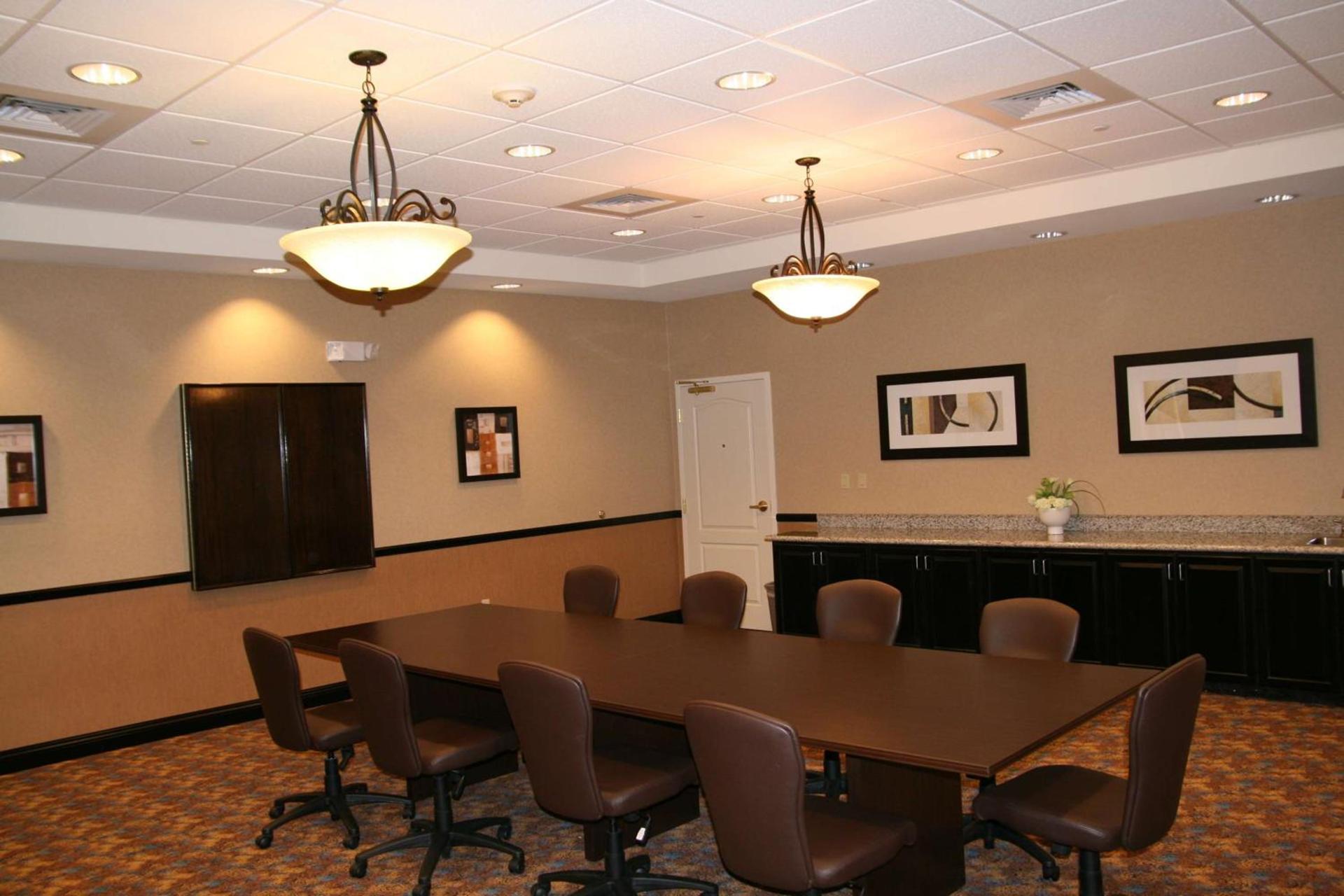 Hampton Inn and Suites Barstow photo 39
