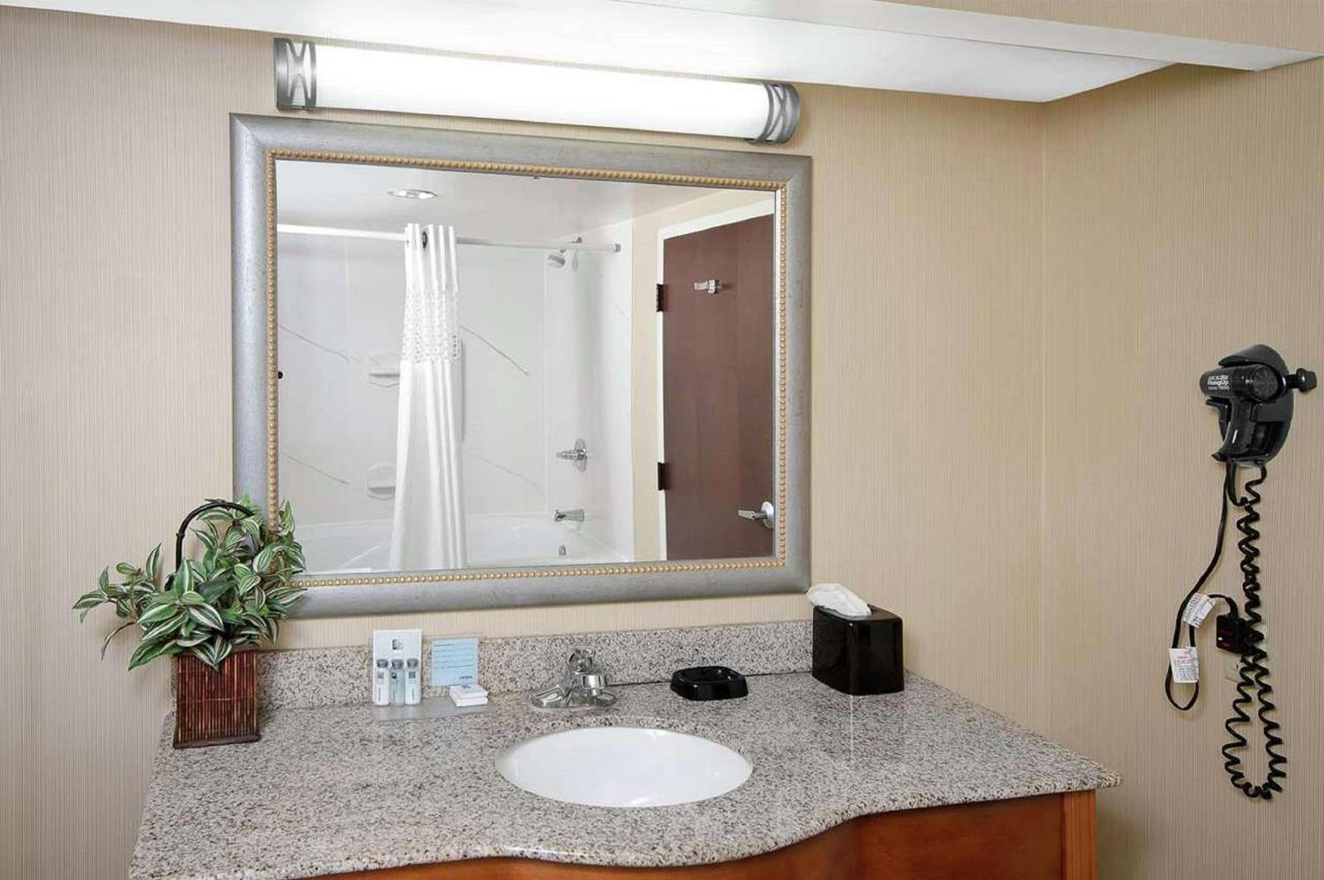 Hampton Inn Asheboro photo 17
